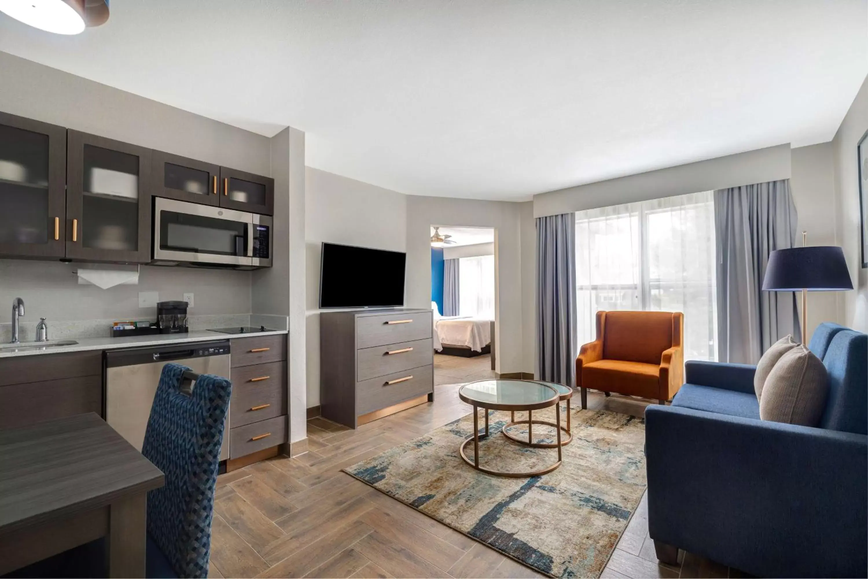 Living room, Kitchen/Kitchenette in Homewood Suites by Hilton Jackson-Ridgeland