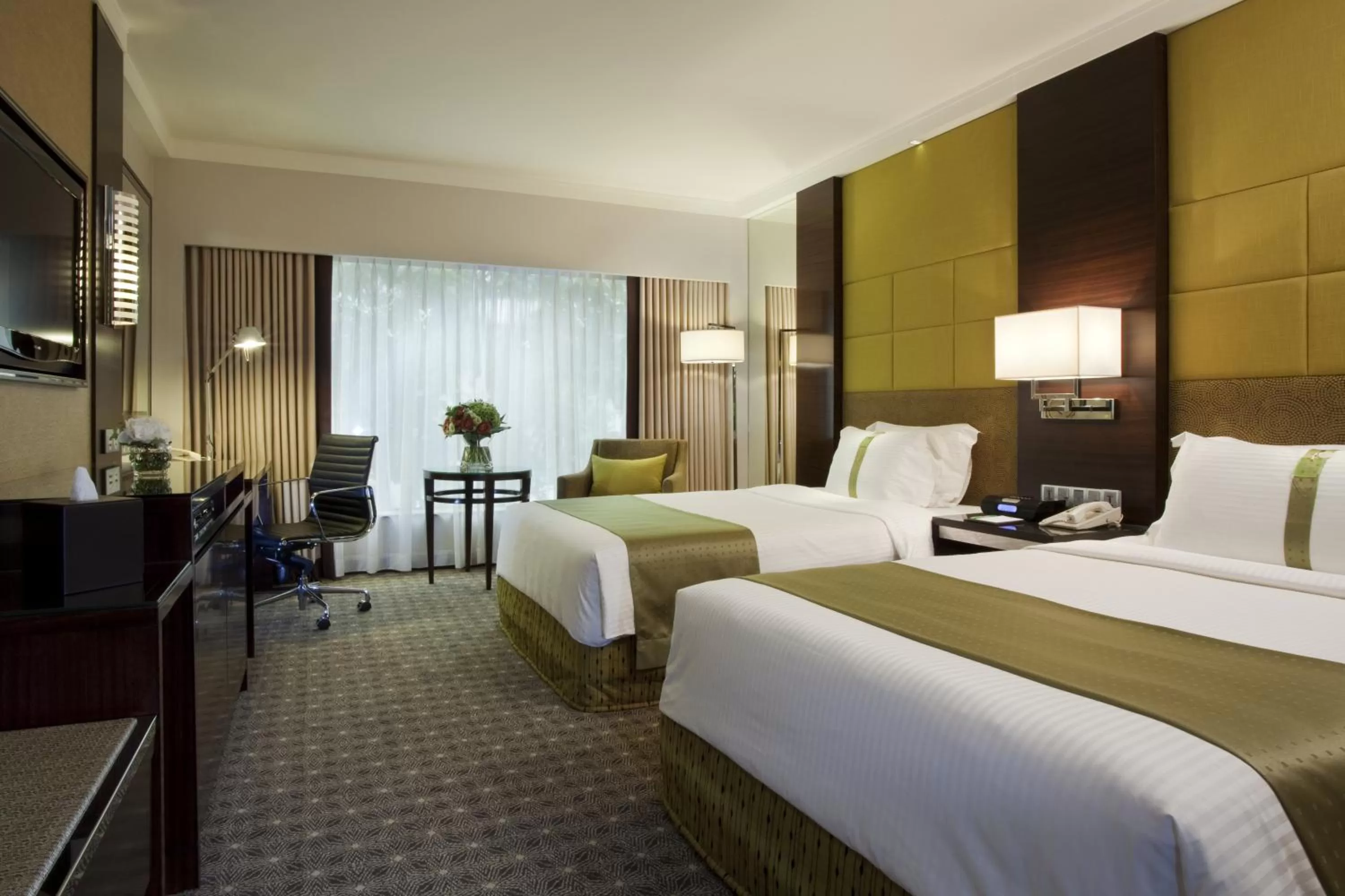 Photo of the whole room, Bed in Holiday Inn Singapore Orchard City Centre by IHG
