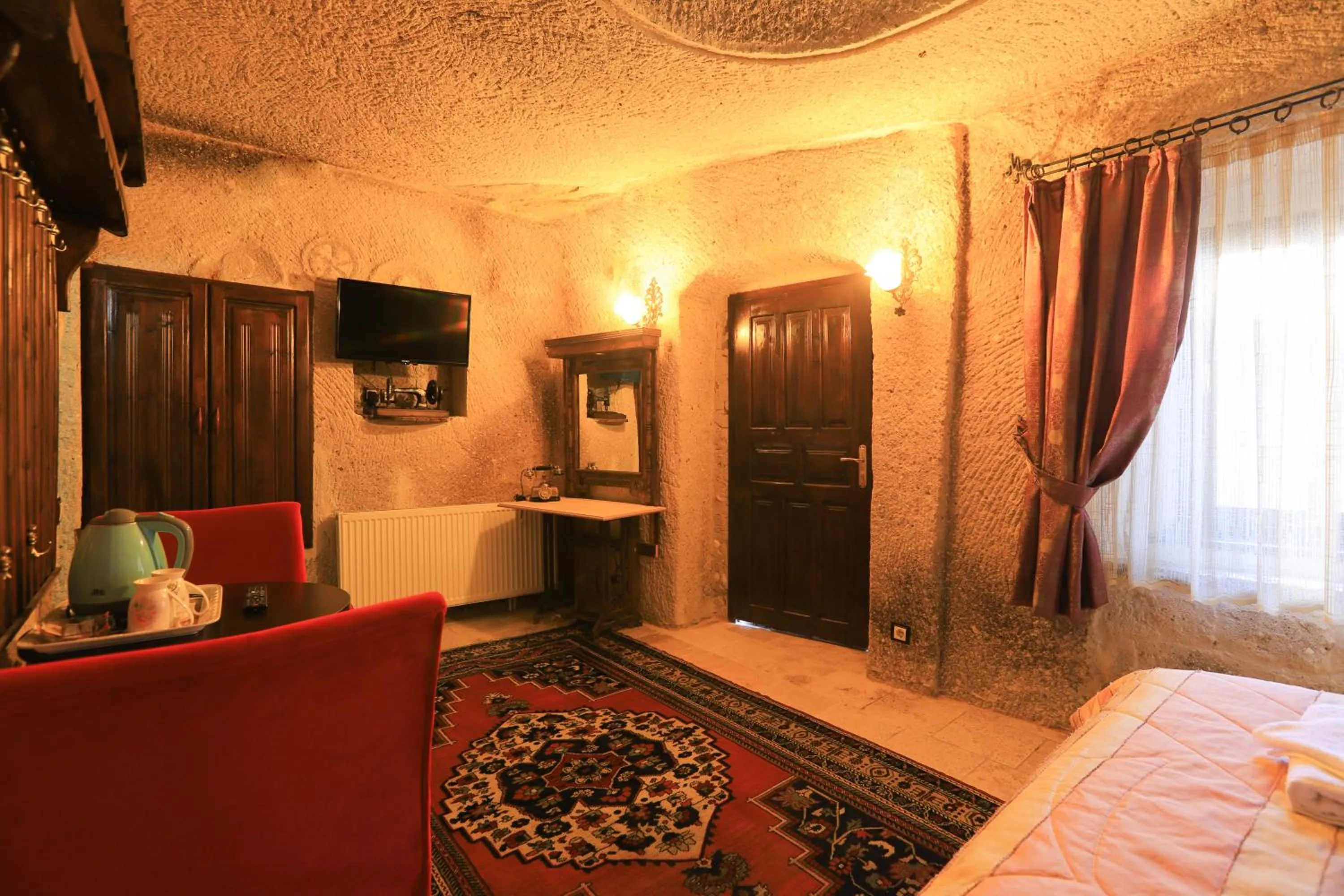 Massage, Bed in Antique Terrace Cave Suites