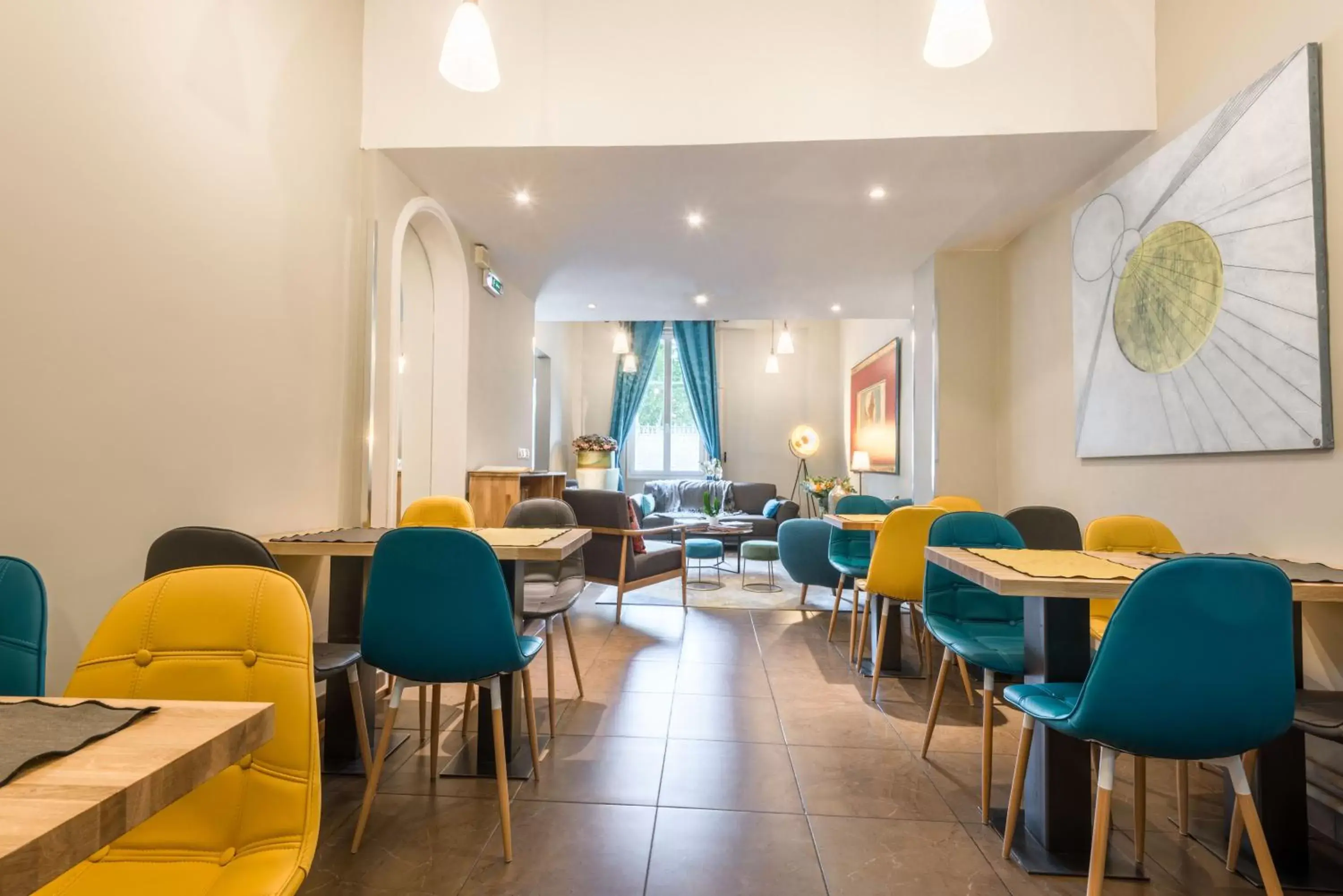 Restaurant/Places to Eat in Hotel Beauvoir