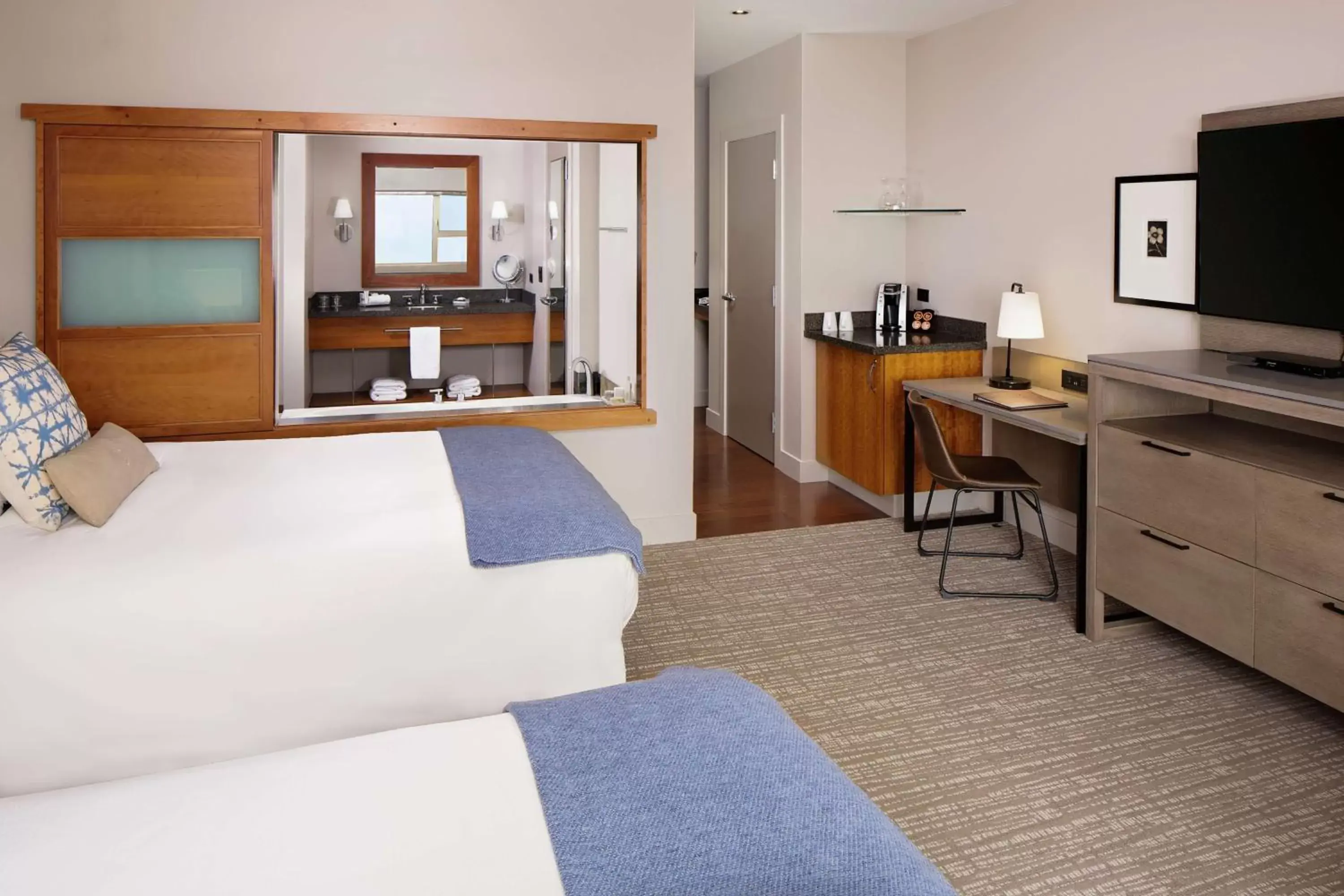 Bedroom, TV/Entertainment Center in Chrysalis Inn & Spa Bellingham, Curio Collection by Hilton