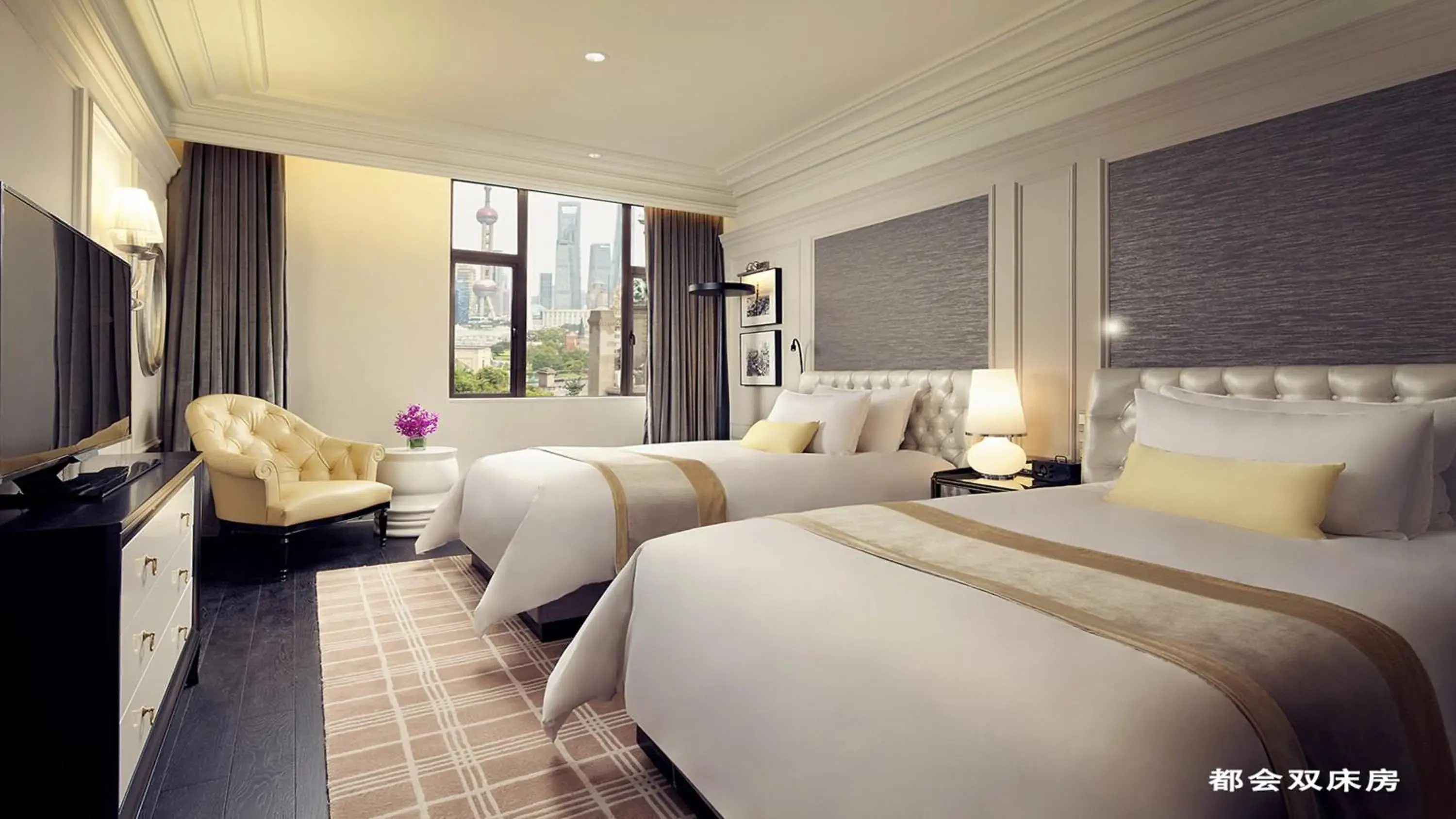 Bedroom in Golden Tulip Bund New Asia