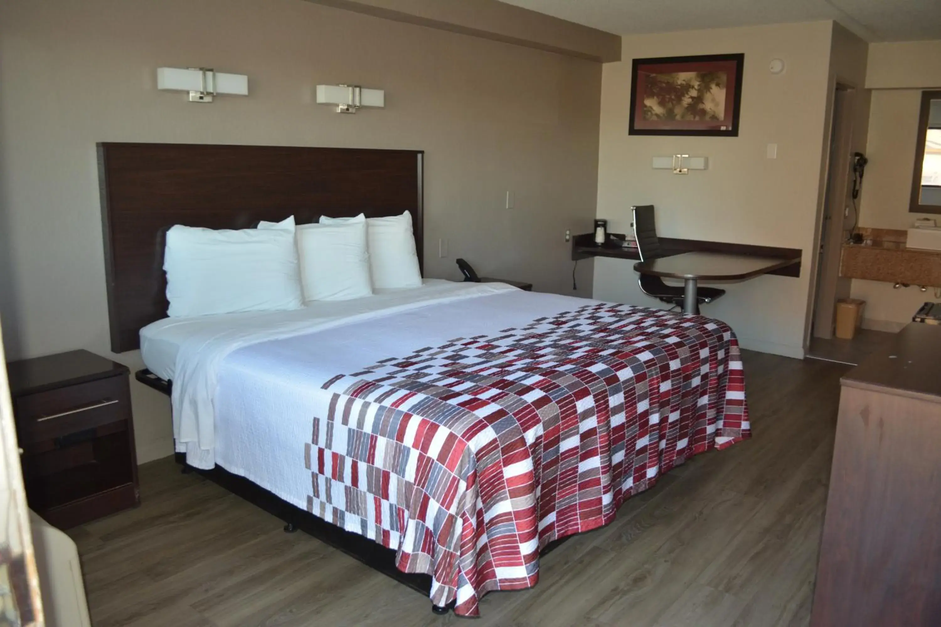 Bed in Red Roof Inn Jackson North – Ridgeland