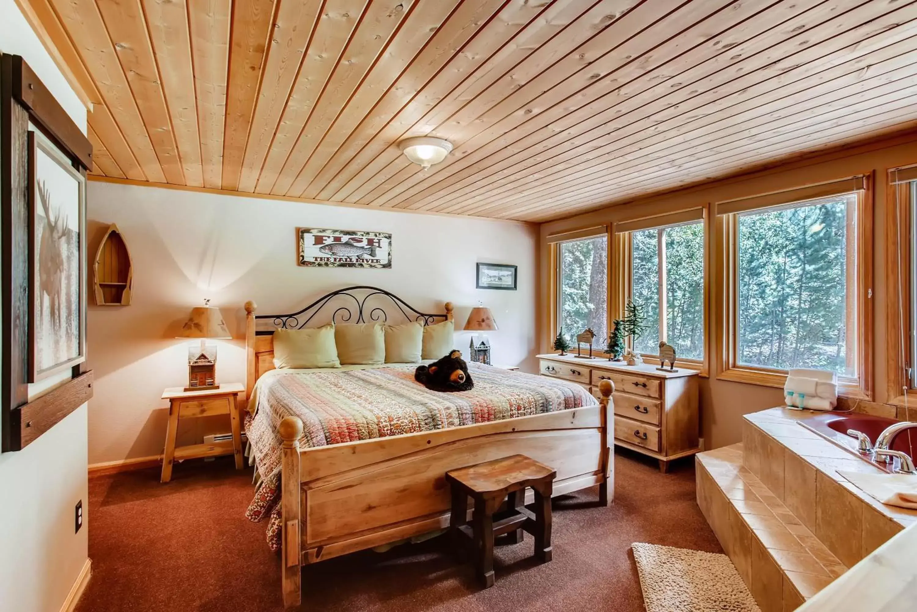 Suite with Spa Bath in Estes Park Condos Suite with Spa Bath in Estes Park Condos