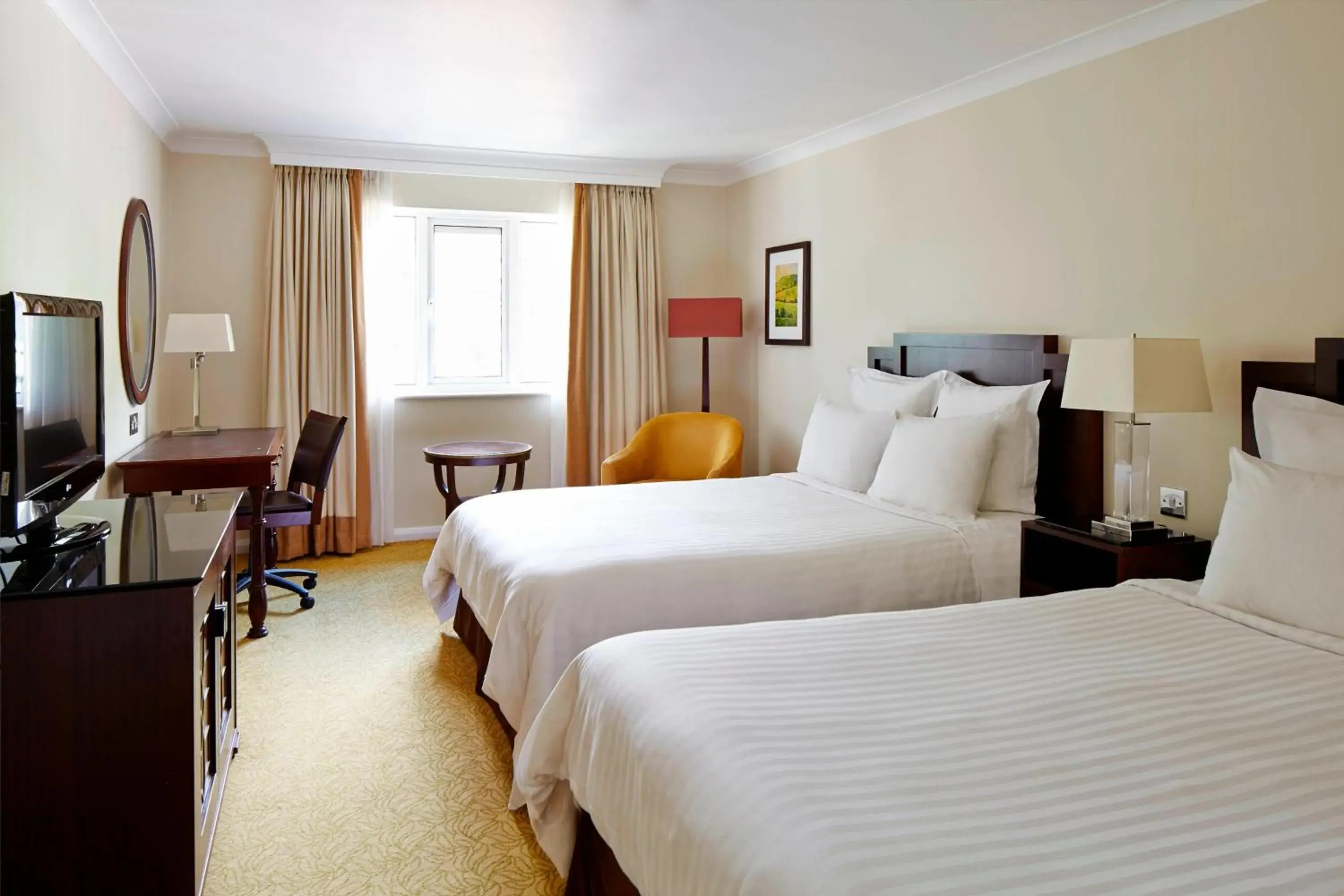 Photo of the whole room, Bed in Delta Hotels by Marriott Forest of Arden Country Club