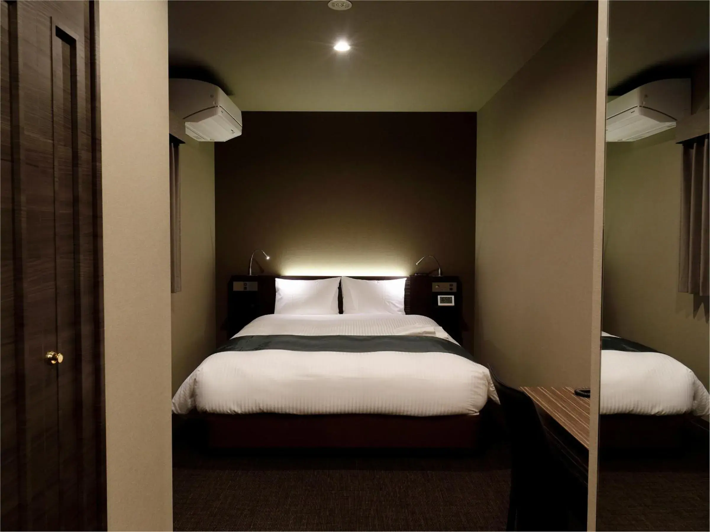 Photo of the whole room, Bed in Act Hotel Roppongi