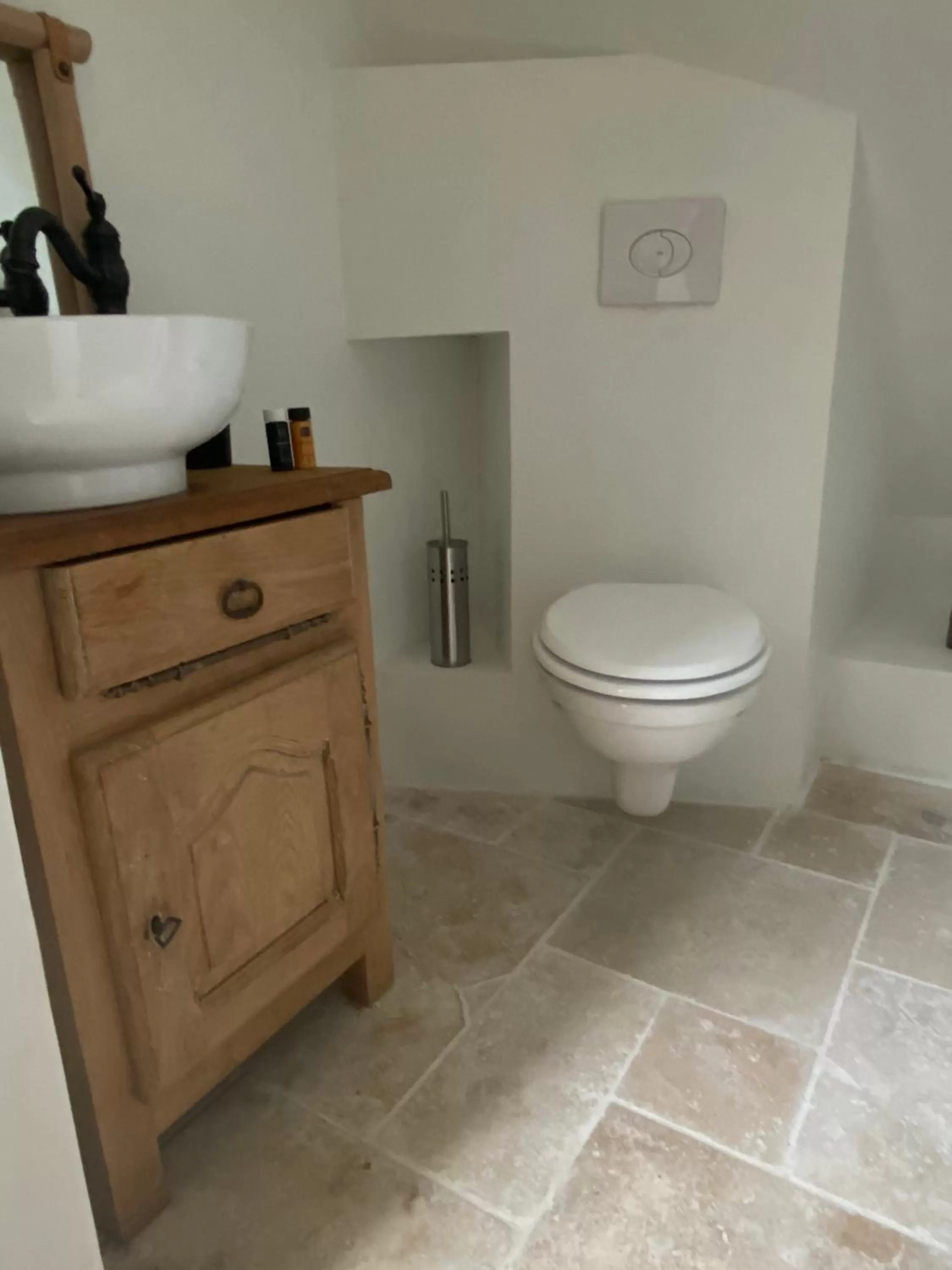 Toilet, Bathroom in La folie douce, votre gîte brocante, sport et nature