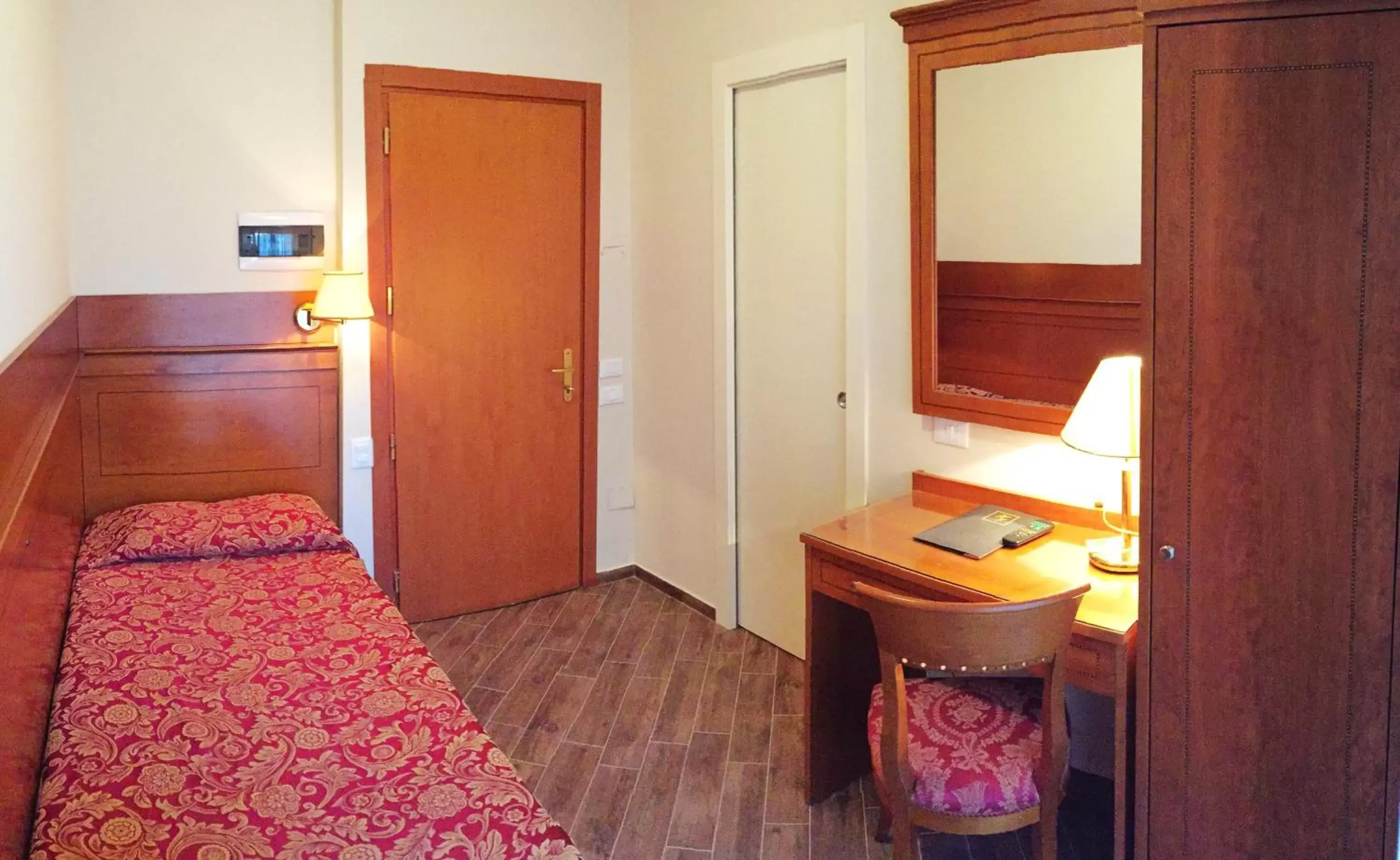 Bedroom, Bed in Hotel Excelsior Pavia