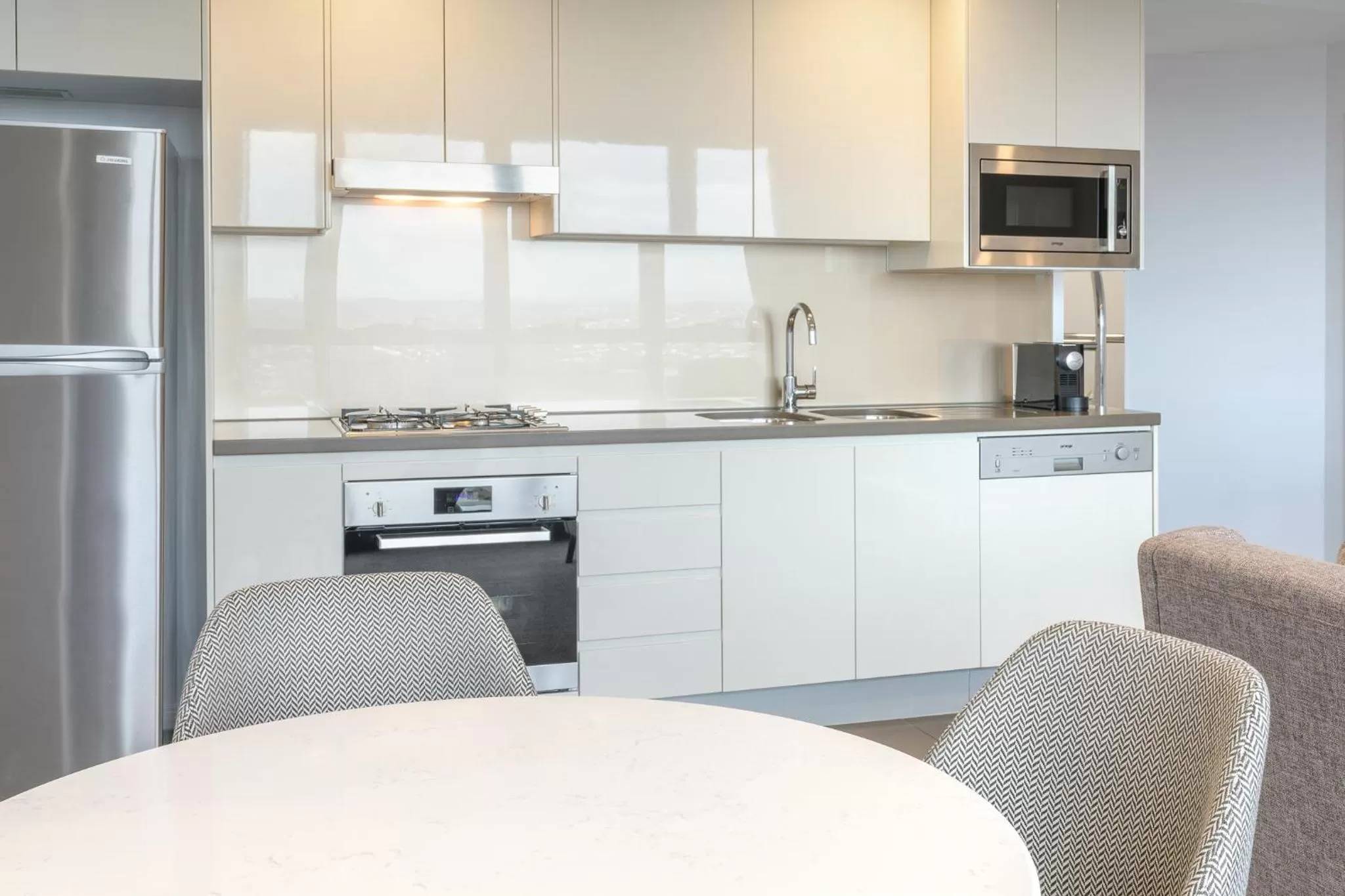 Kitchen or kitchenette in Meriton Suites Adelaide Street, Brisbane