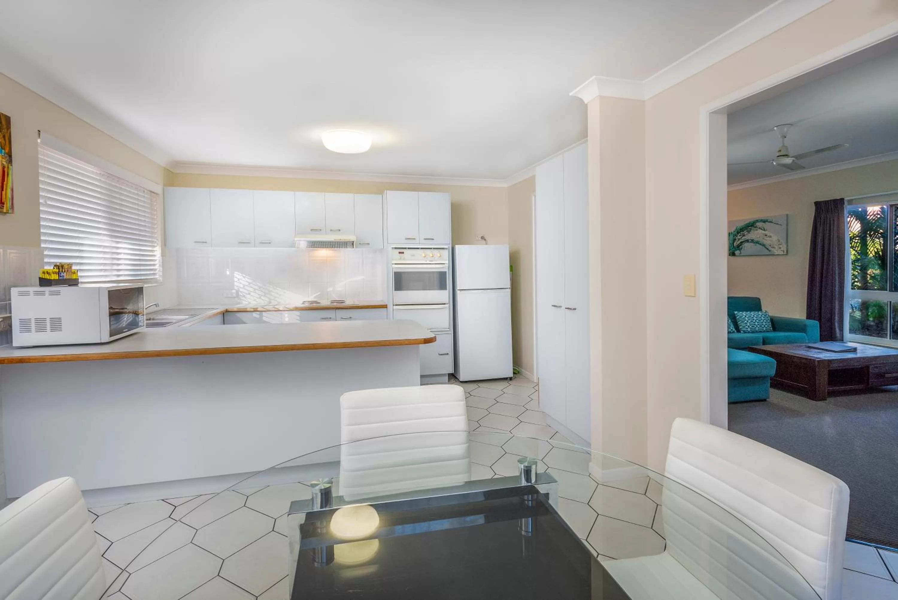 Kitchen or kitchenette in The Beach Motel Hervey Bay