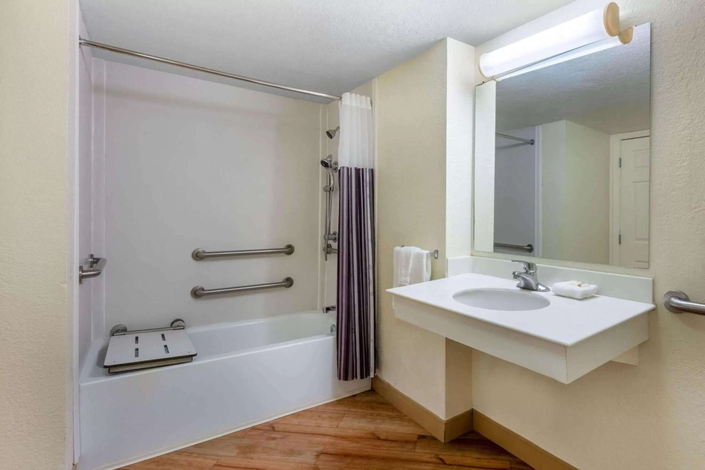 Bathroom in La Quinta Inn by Wyndham Deerfield Beach I-95 at Hillsboro E