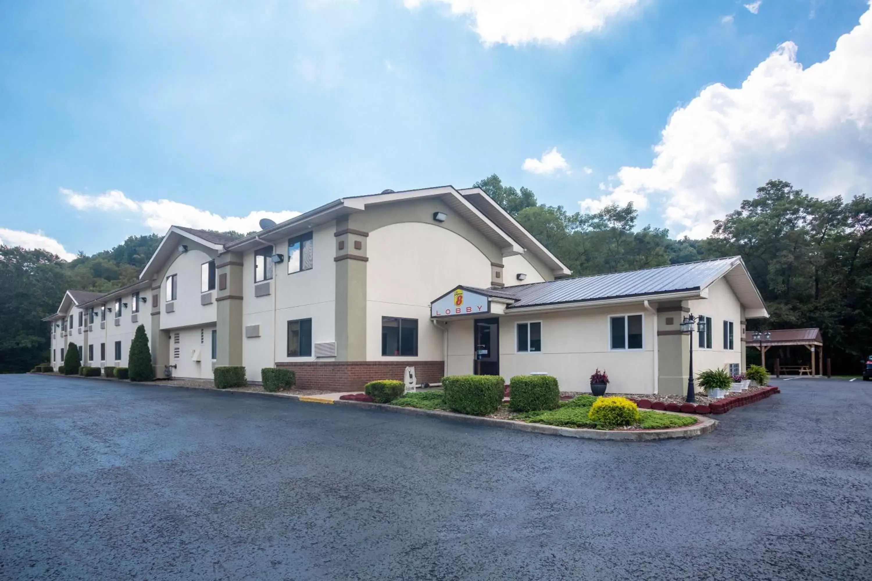 Property building in Super 8 by Wyndham Elkins Property building in Super 8 by Wyndham Elkins