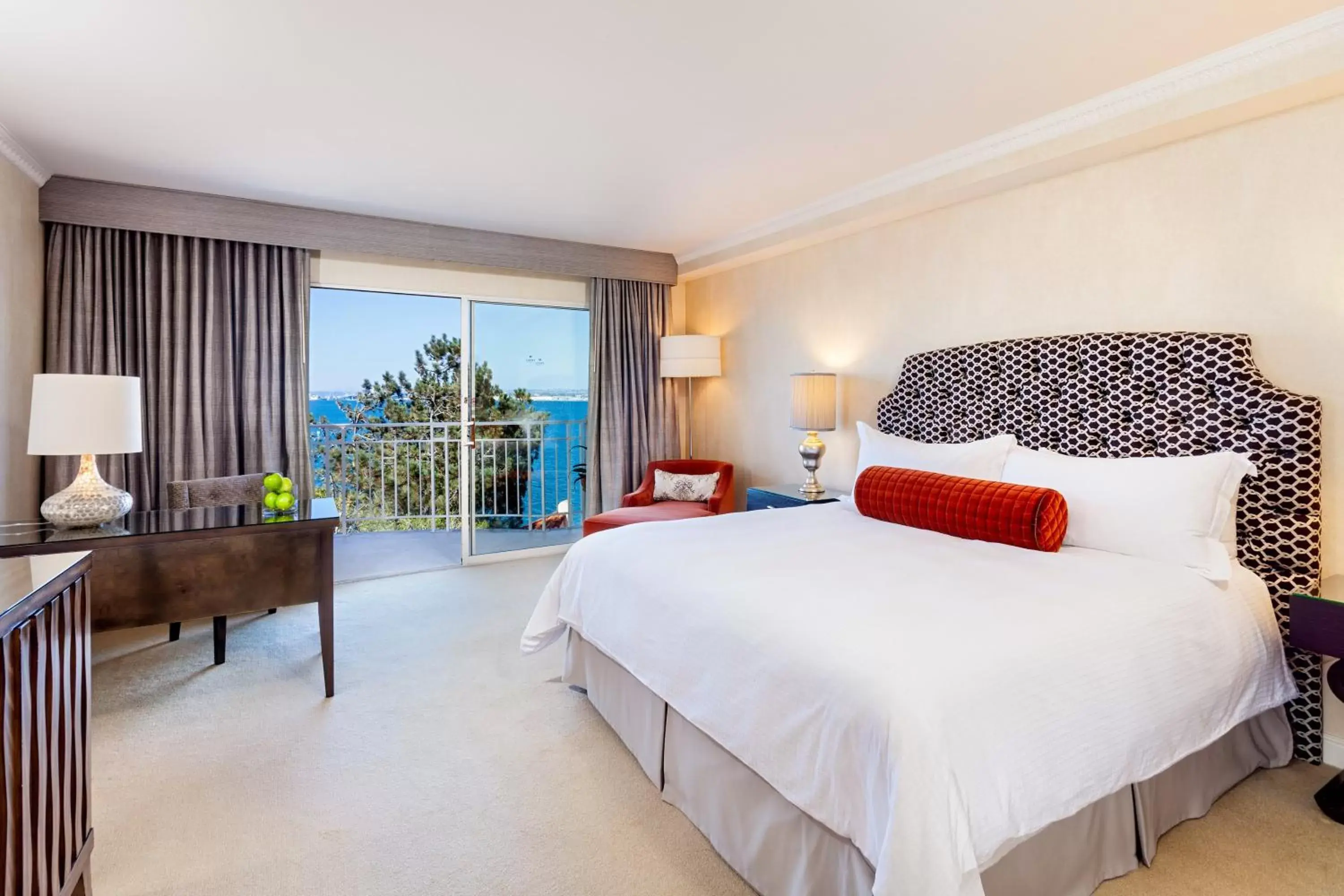 Photo of the whole room, Bed in Loews Coronado Bay Resort