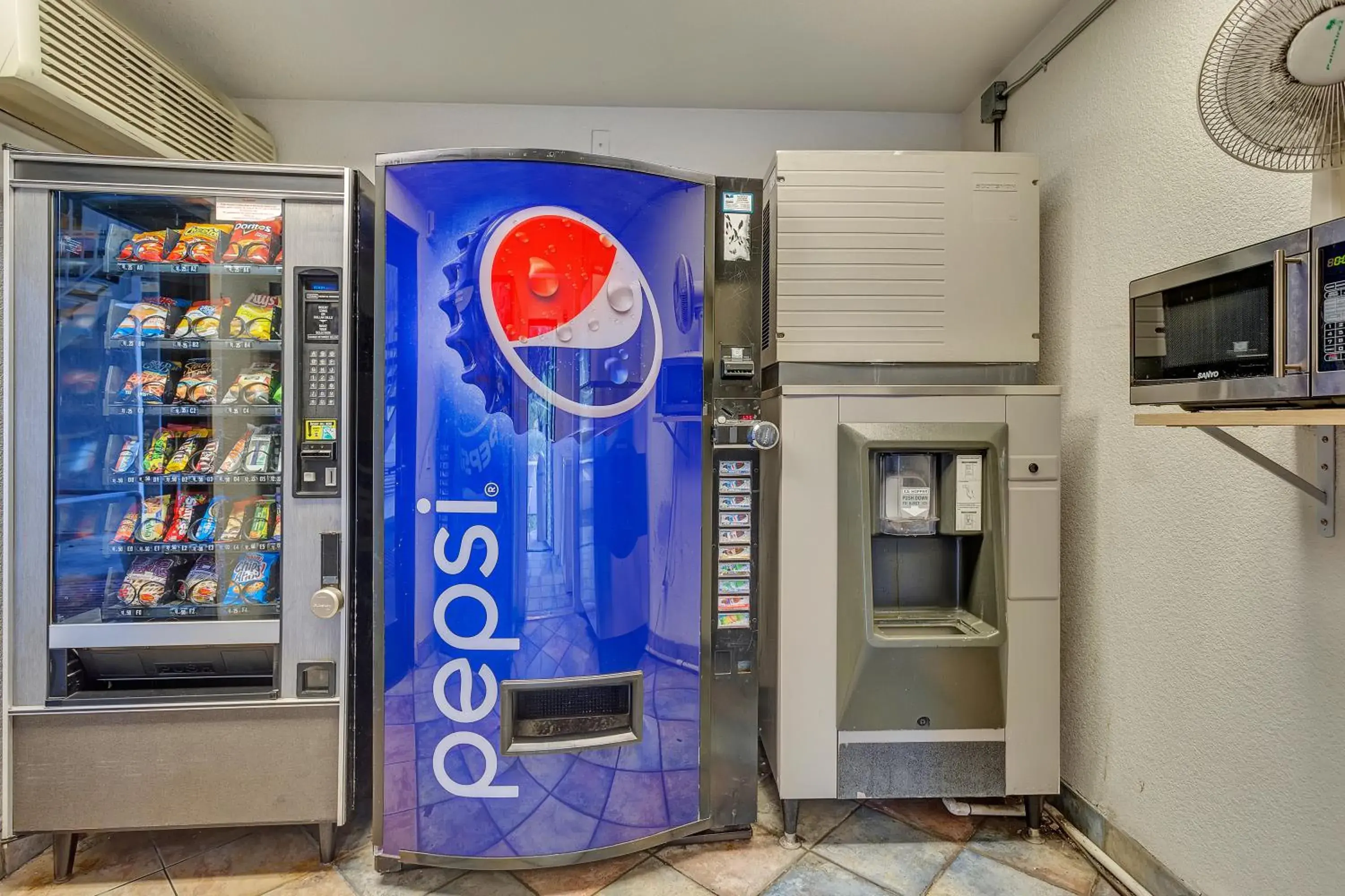 Food in Motel 6-Rohnert Park, CA Food in Motel 6-Rohnert Park, CA