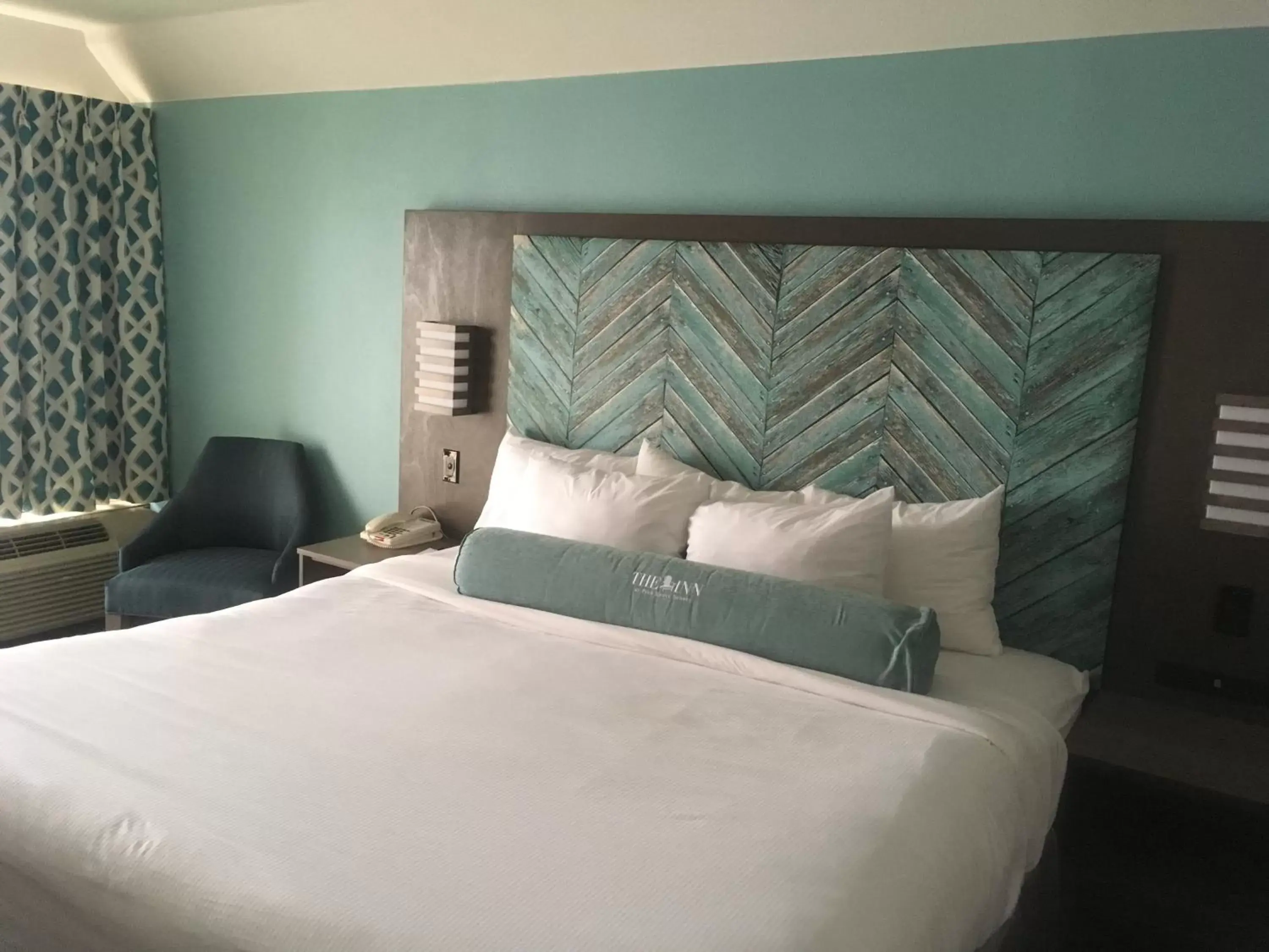 Bed in The Inn at Pine Knoll Shores Oceanfront