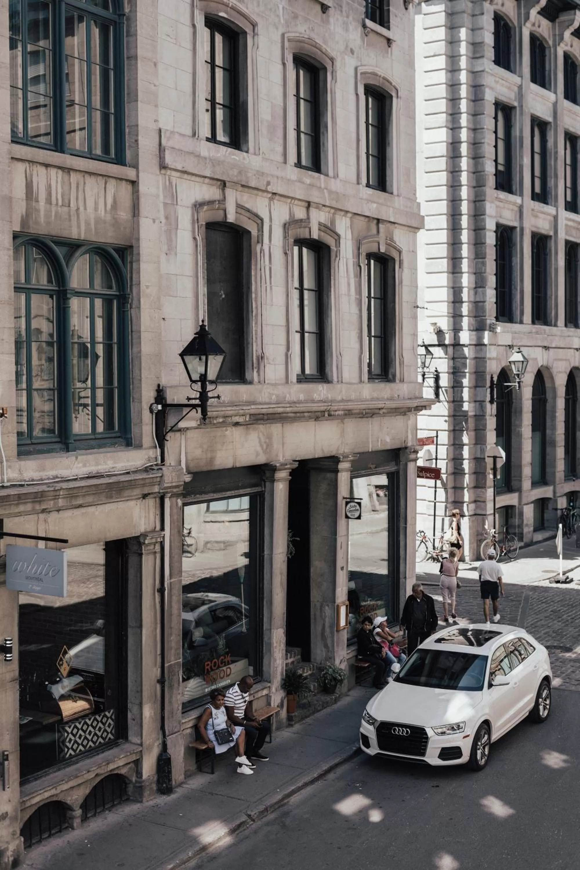 Day in Hotel Nelligan