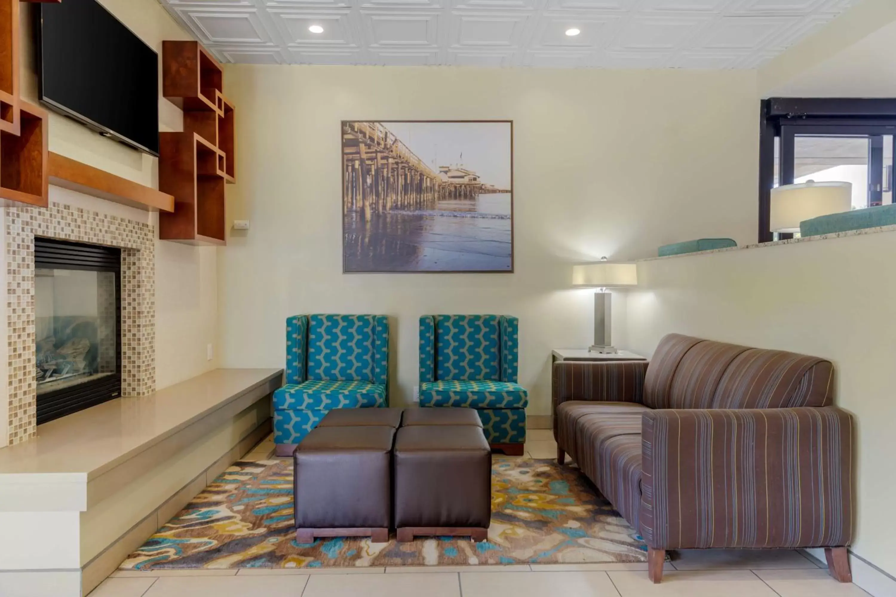 Lobby or reception, Seating Area in Best Western Plus South Coast Inn