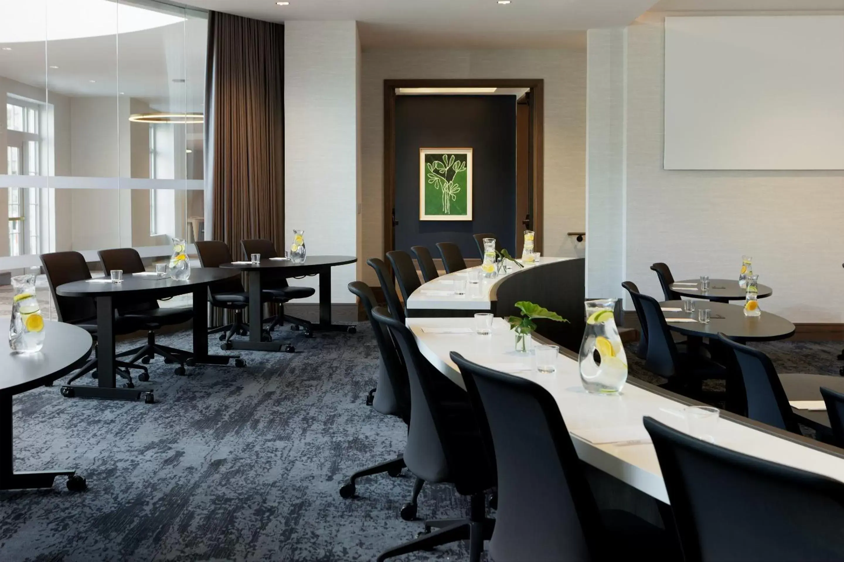 Meeting/conference room, Restaurant/Places to Eat in Kimpton - The Forum Hotel, an IHG Hotel