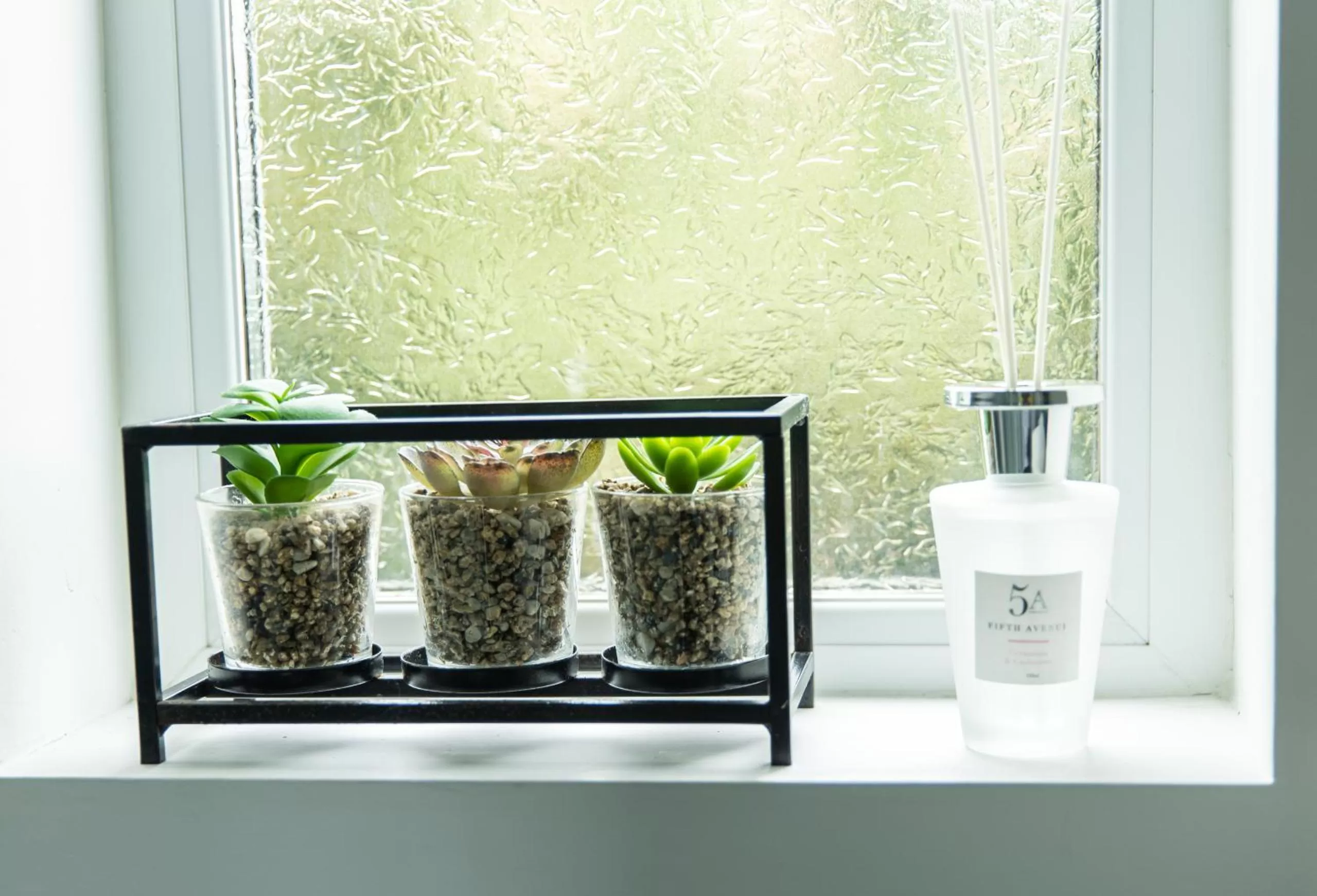 Bathroom in Entire family home , large rear garden and free parking