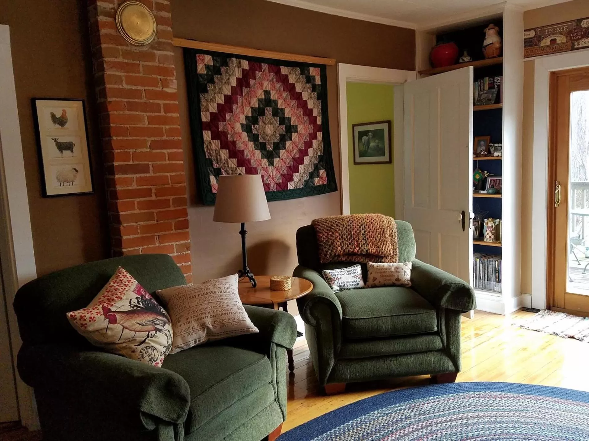 Communal lounge/ TV room, Seating Area in Rainbow Ridge Farms