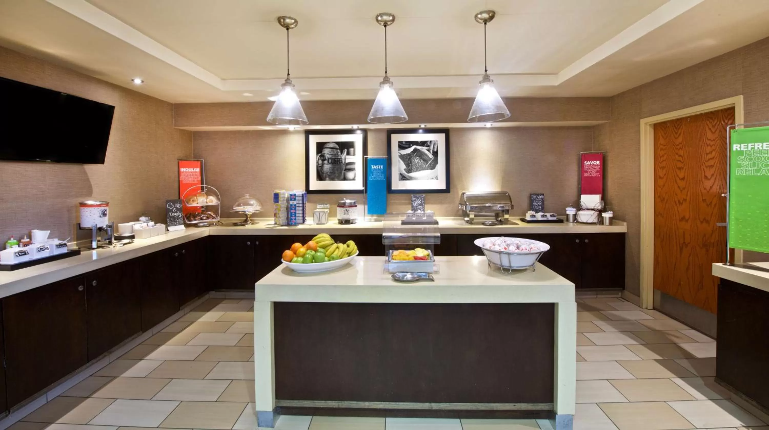 Breakfast in Hampton Inn & Suites N Ft Worth-Alliance Airport