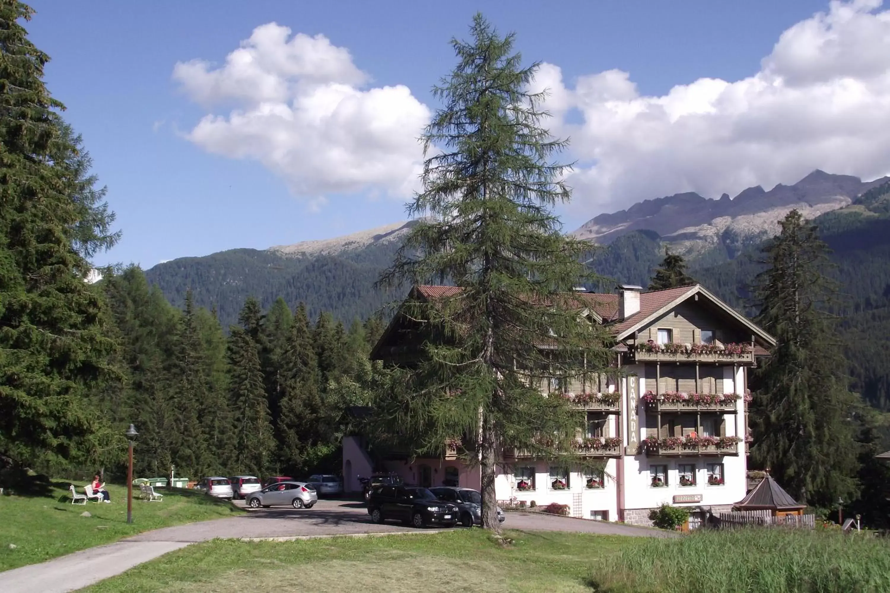 Street view, Property Building in Hotel Canada