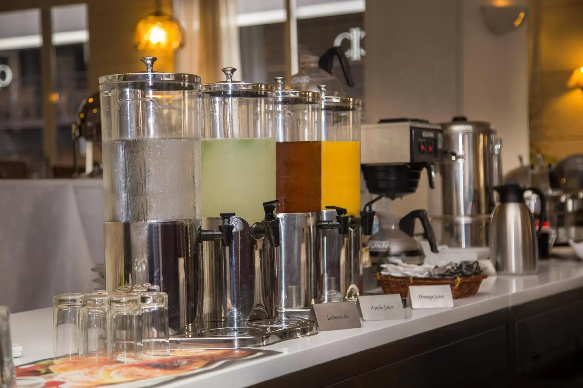 Non alcoholic drinks, Coffee/Tea Facilities in Hotel Cavalier