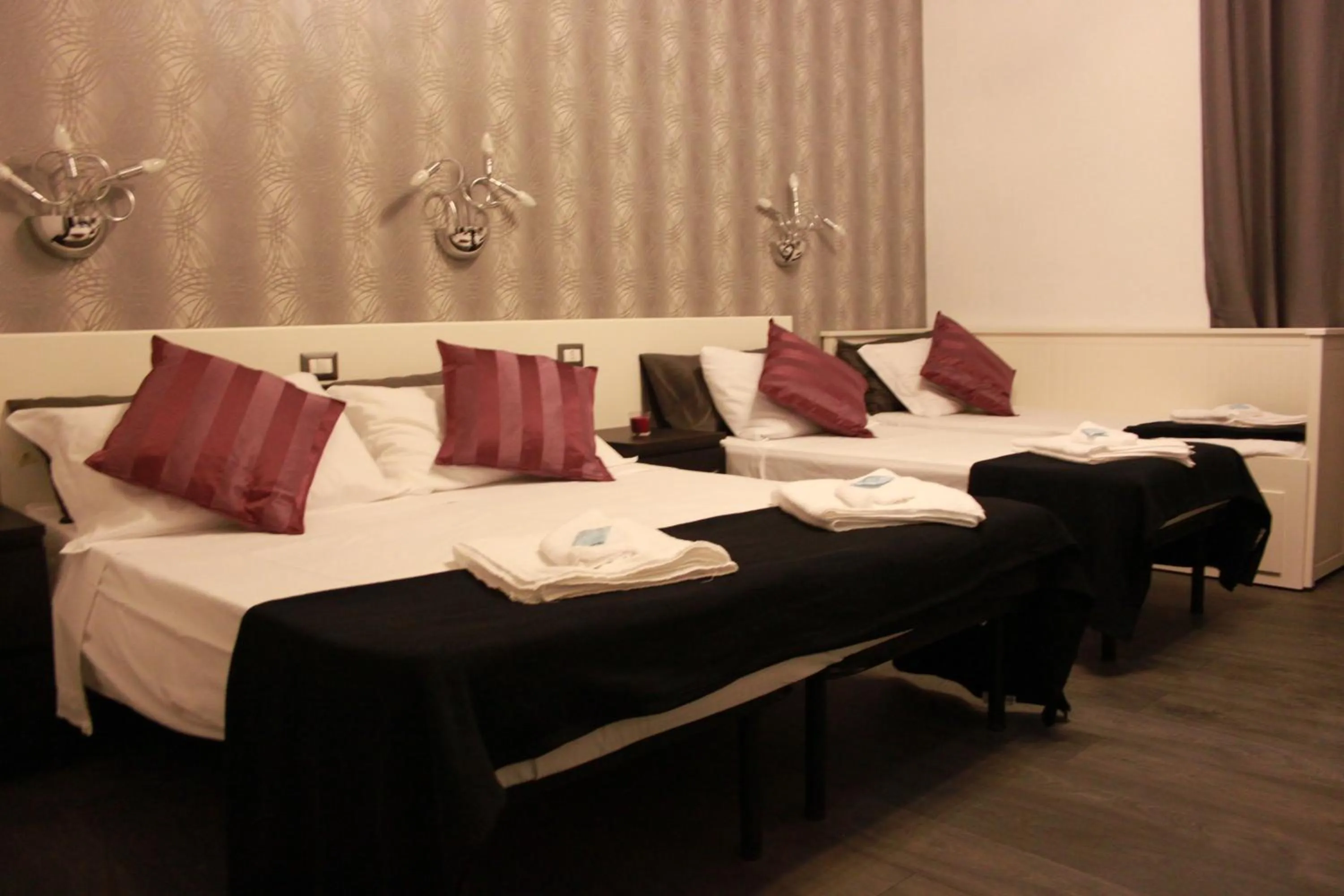 Photo of the whole room, Bed in The Place In Rome Guest House