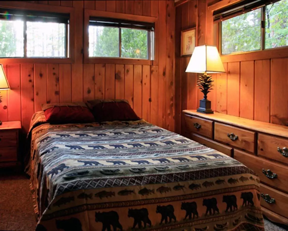 Bed in Silver Pines Lodge