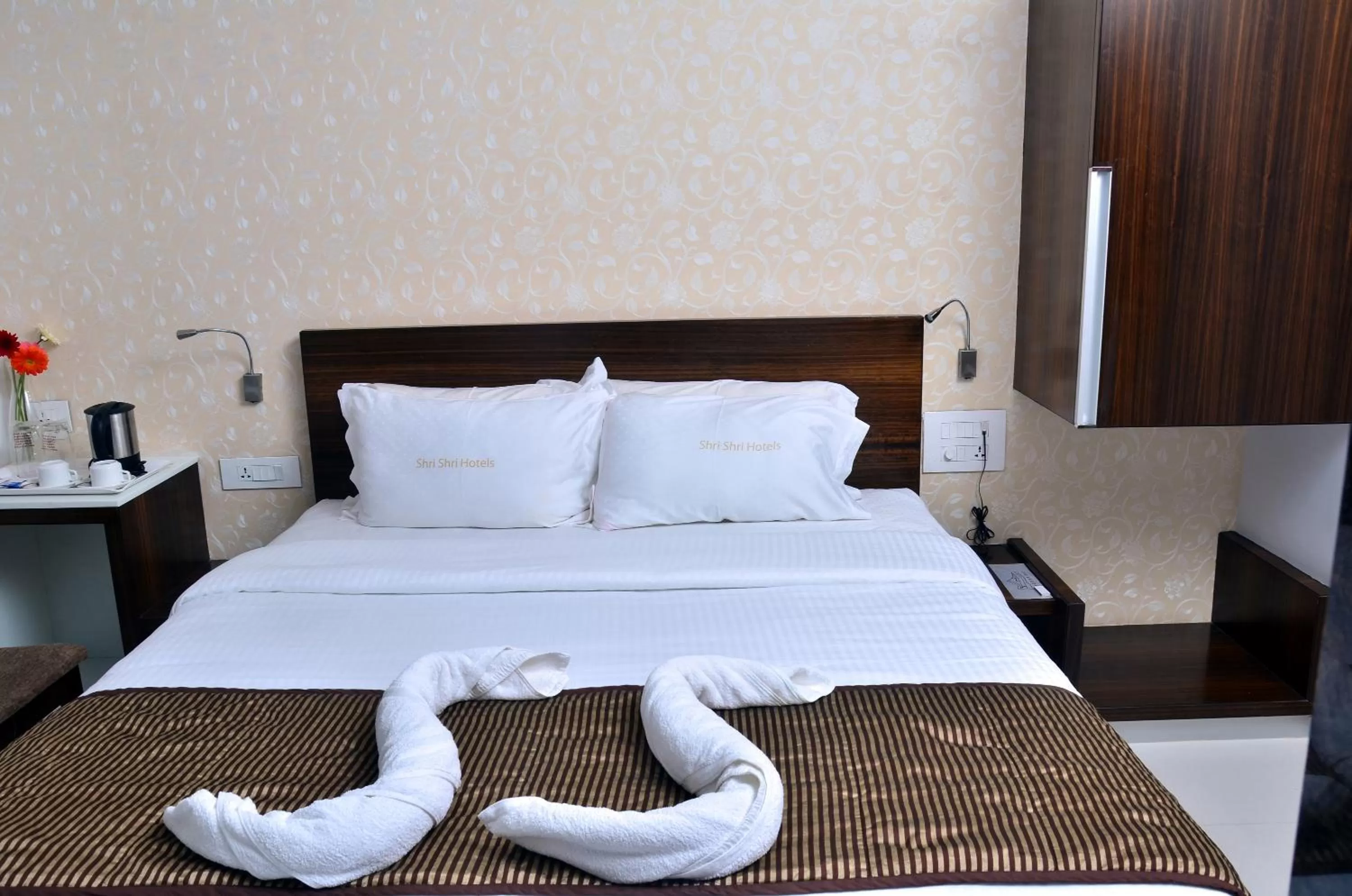 Bedroom, Bed in Hotel SRI SRI EXECUTIVE KOLHAPUR NEAR MAHALAXMI TEMPLE