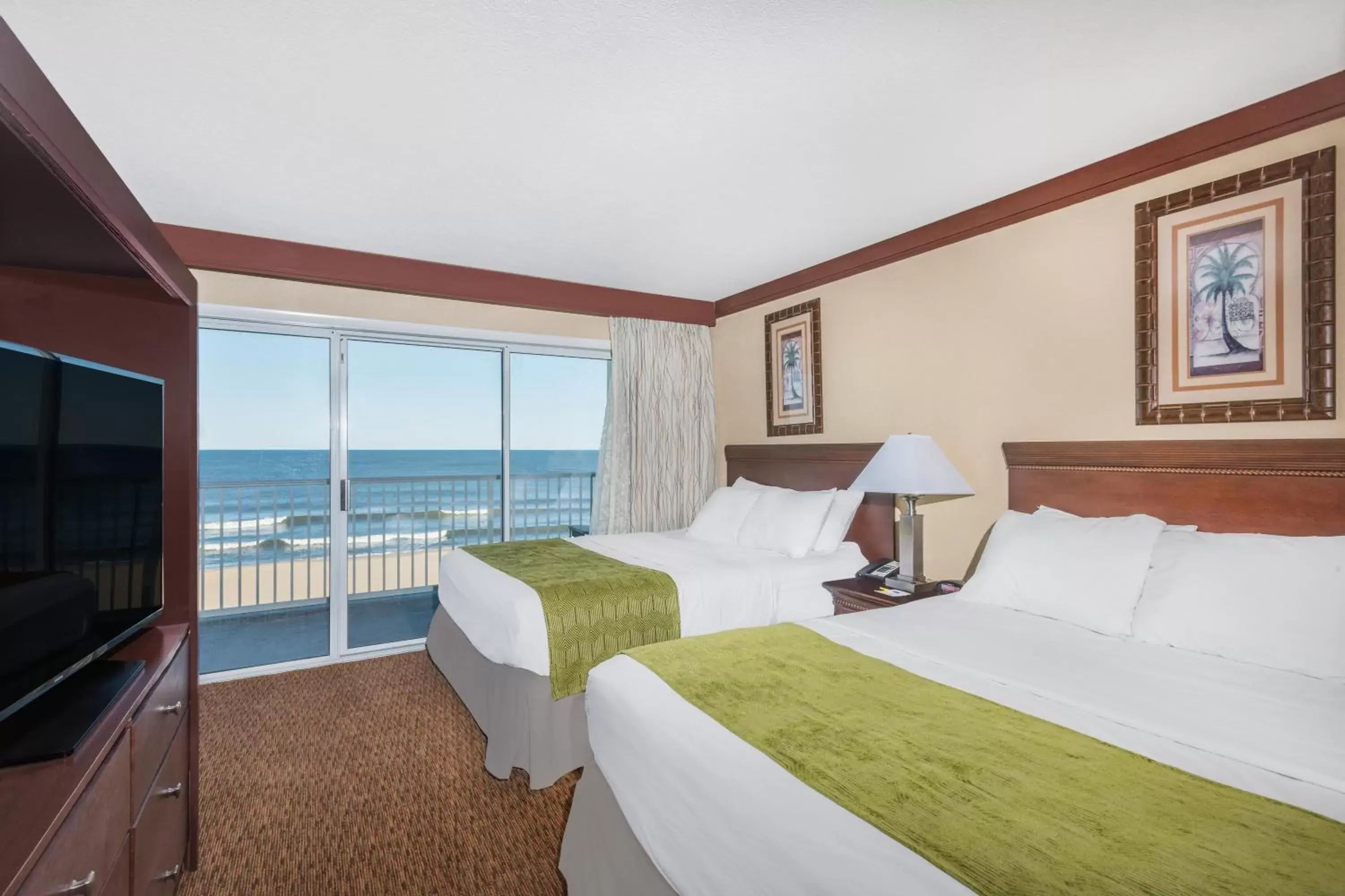 Bed in Days Inn by Wyndham Ocean City Oceanfront