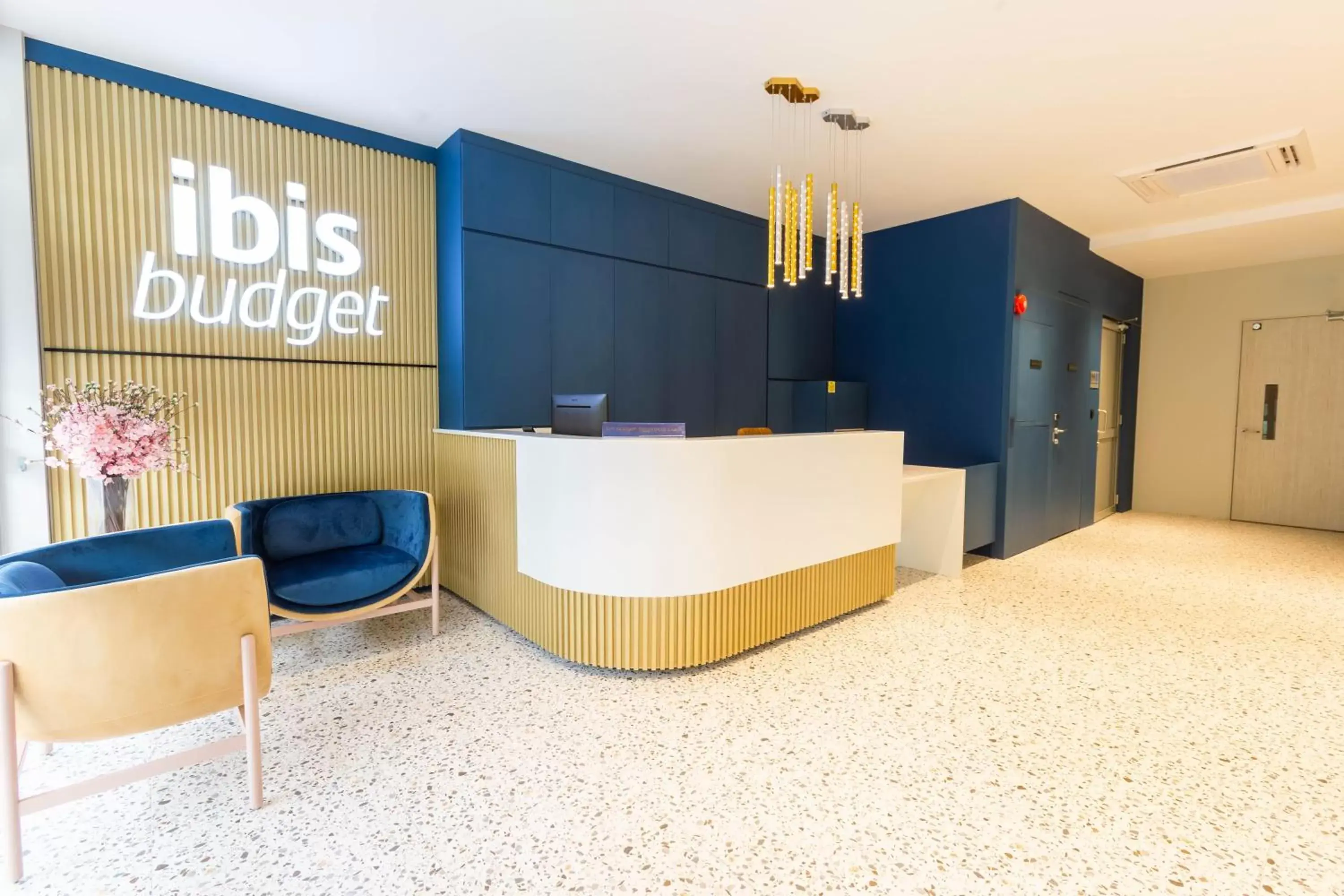 Lobby or reception in ibis budget Singapore Gold