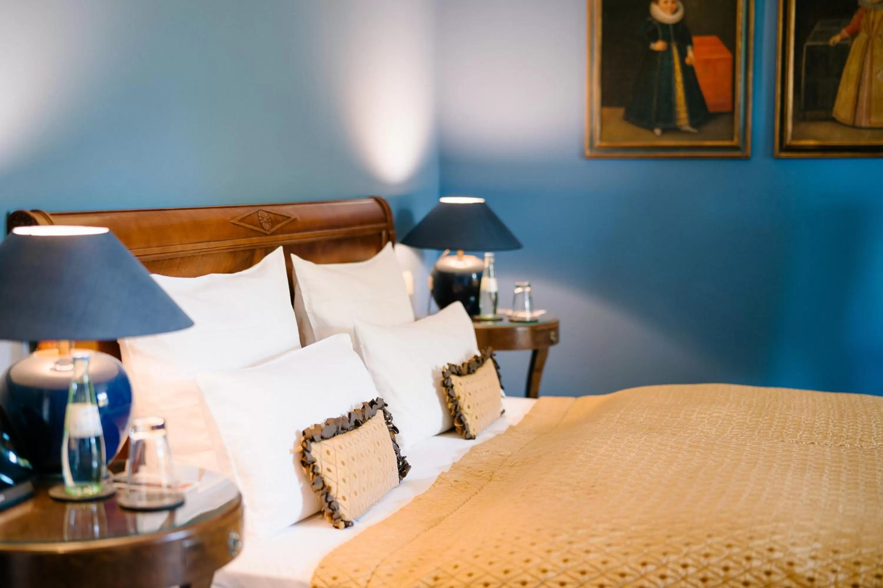 Photo of the whole room, Bed in Schlosshotel Hugenpoet