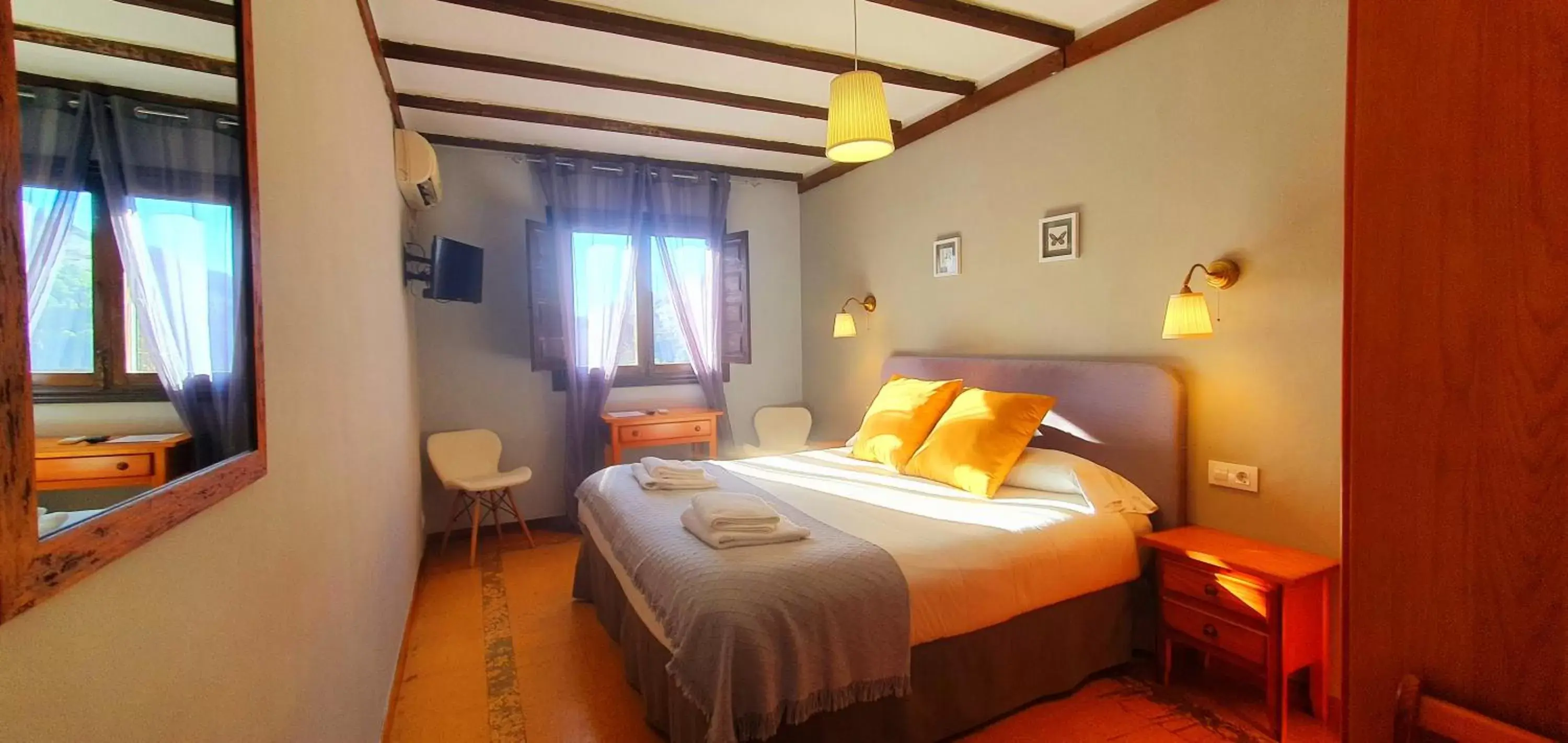 Bed in Hotel Judería Valle del Jerte