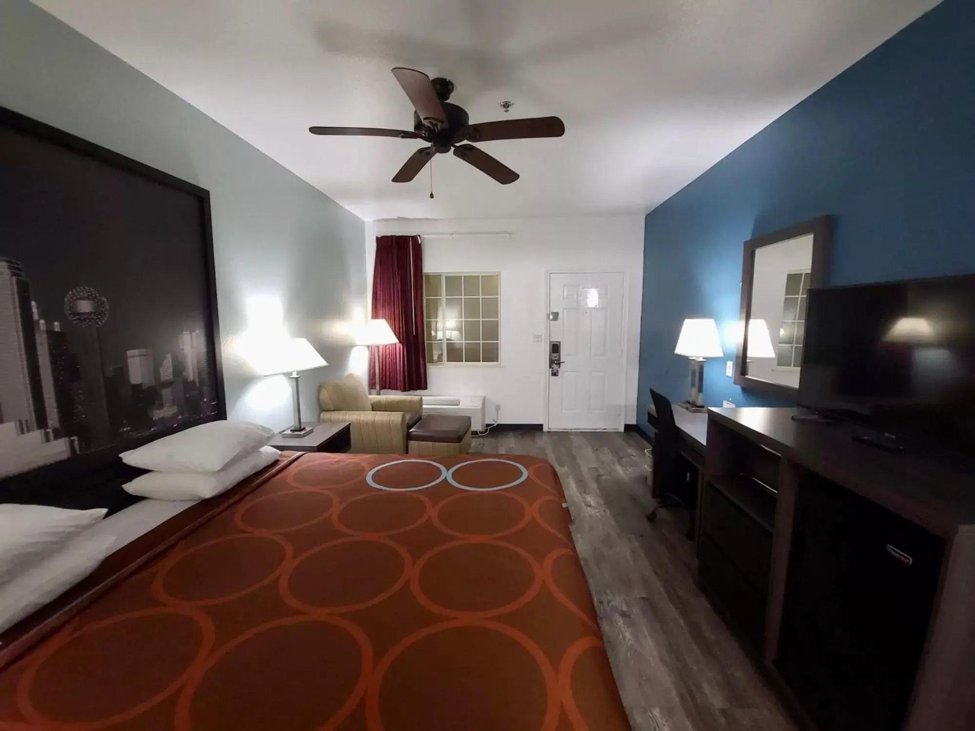 Bedroom, TV/Entertainment Center in Super 8 by Wyndham Forney/East Dallas