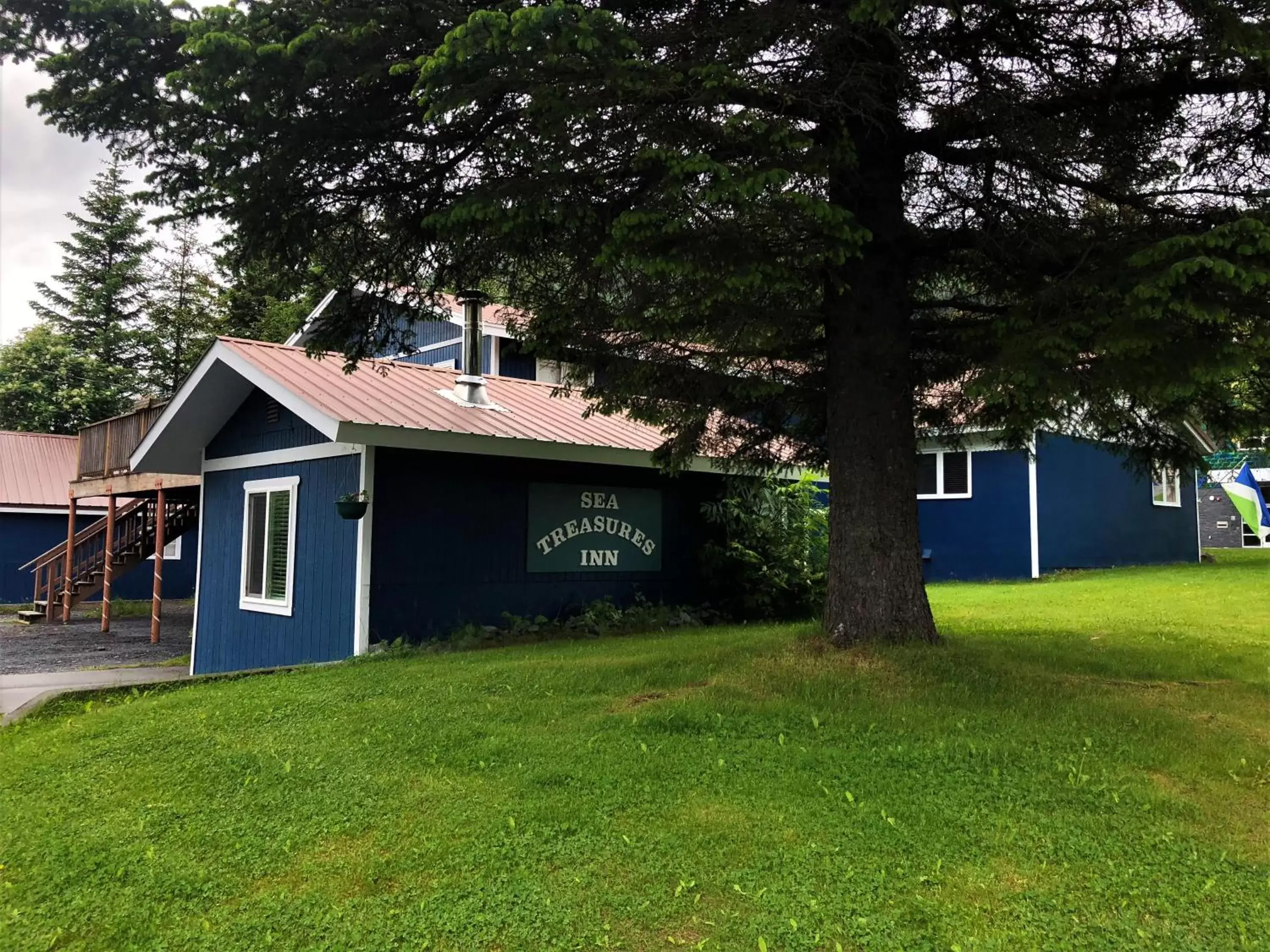 Property Building in Sea Treasures Inn