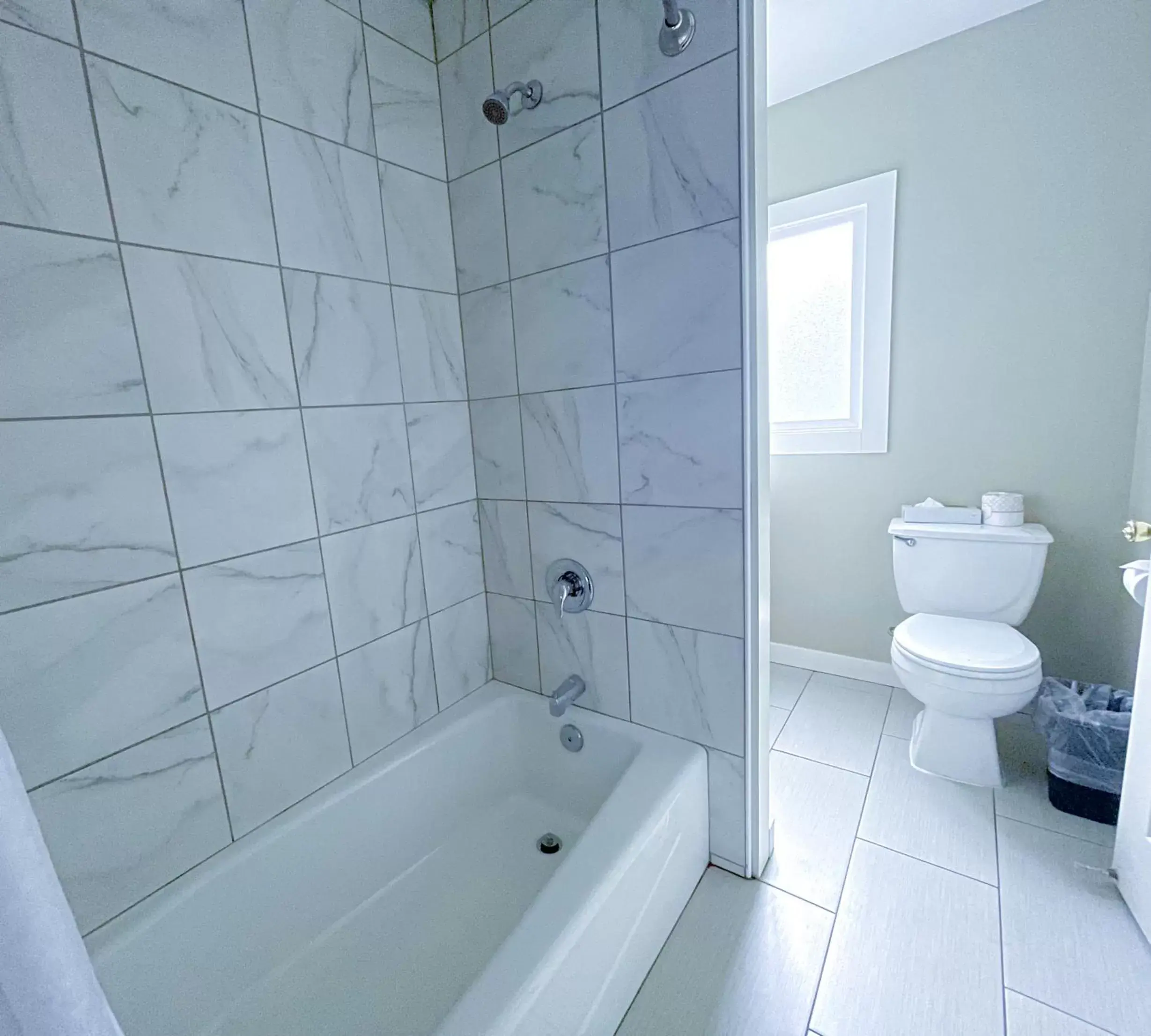 Shower, Bathroom in Omeo Suites Glass Beach