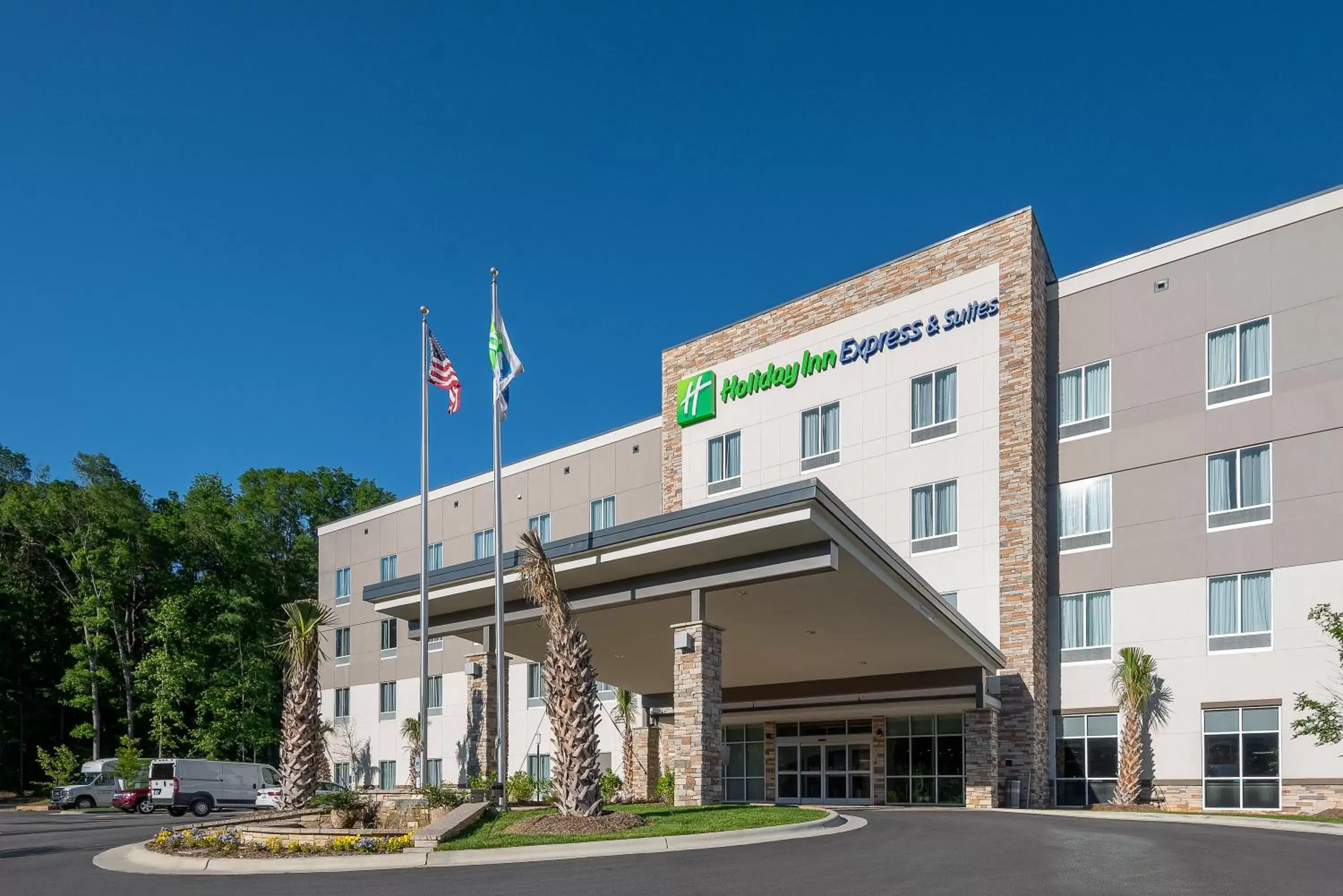 Property building in Holiday Inn Express & Suites - Charlotte Airport, an IHG Hotel