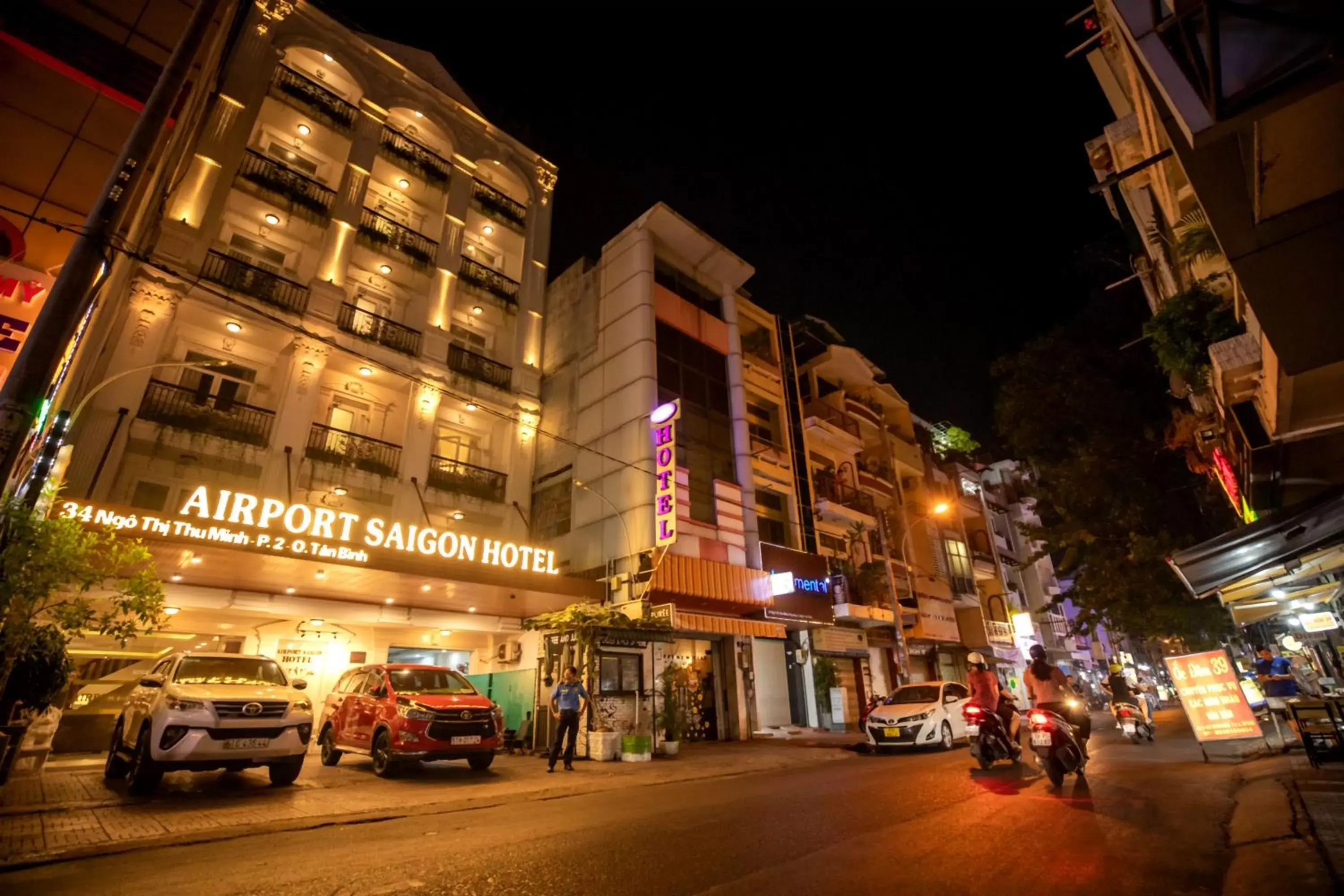 Property building in Airport Saigon Hotel - Gần ẩm thực đêm chợ Phạm Văn Hai