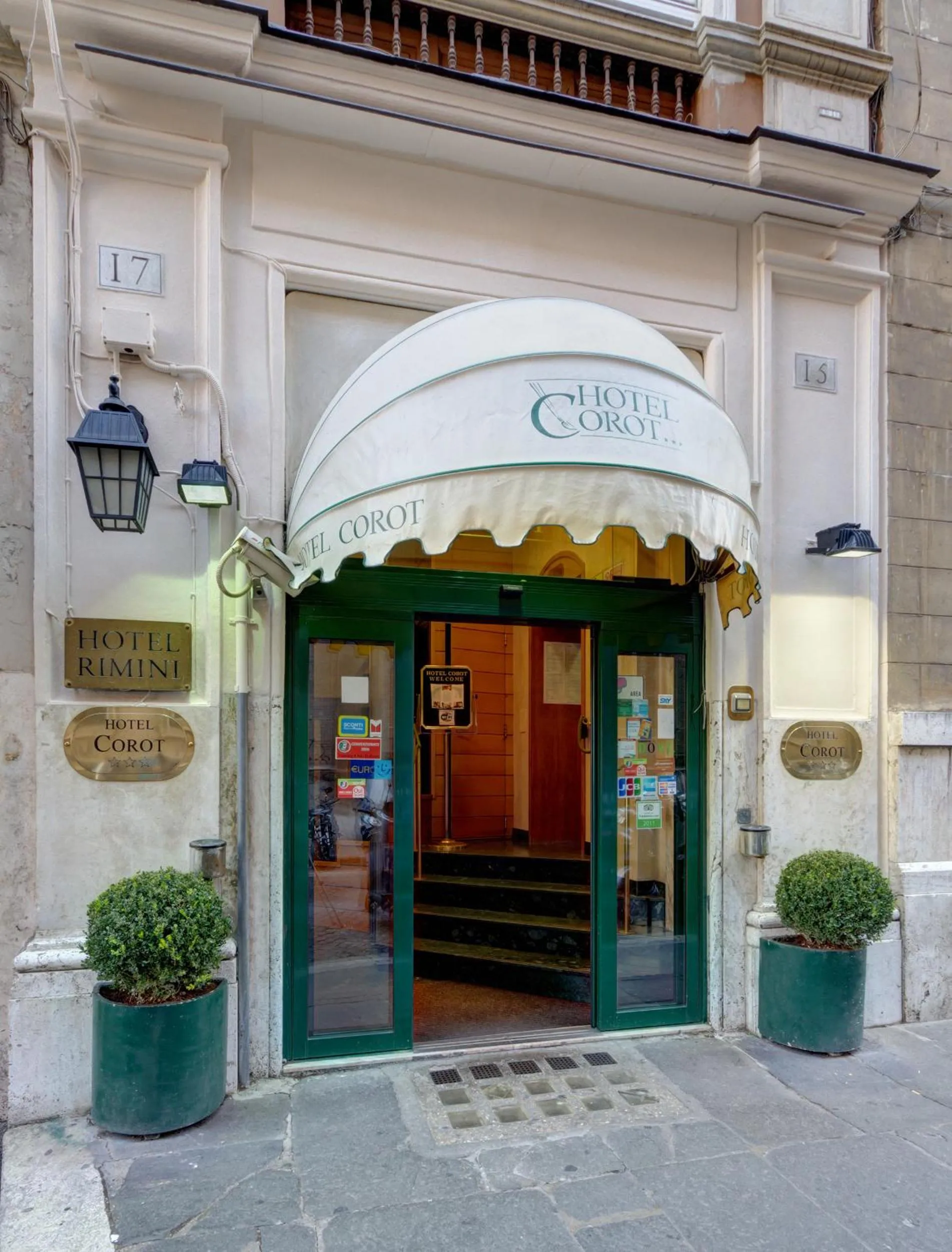 Facade/entrance in Hotel Corot