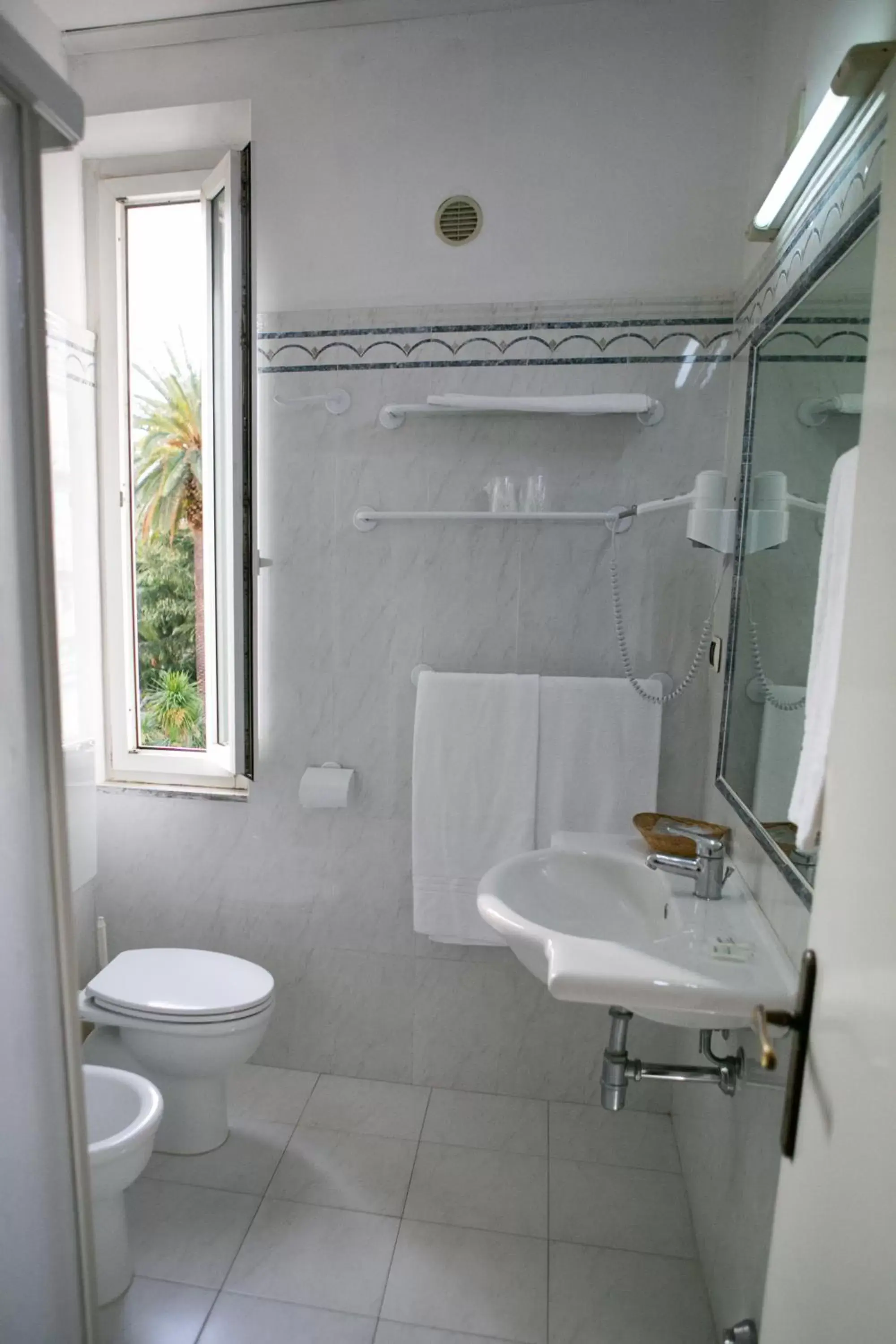 Shower, Bathroom in Hotel Giardino