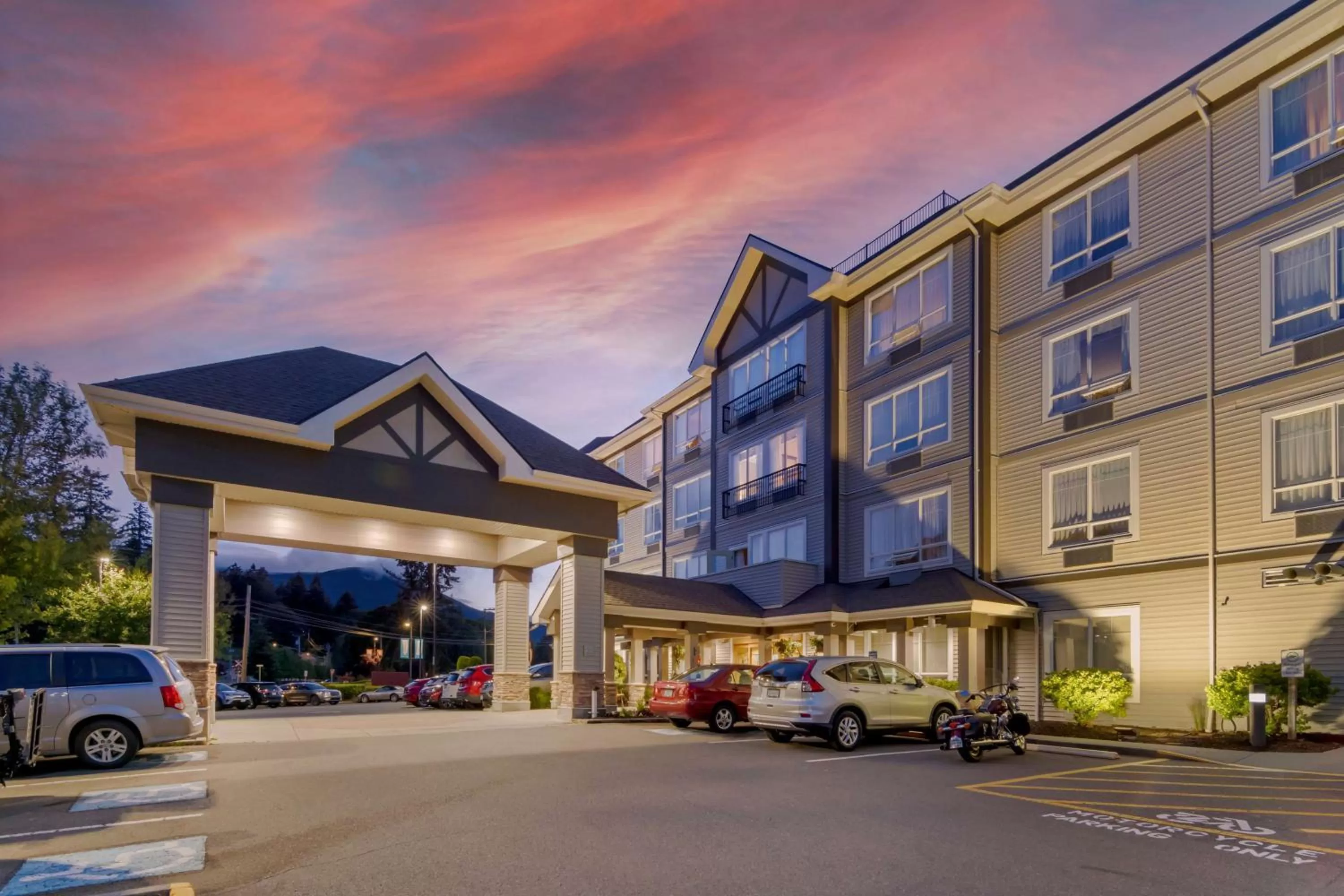 Property building in Best Western PLUS Chemainus Inn