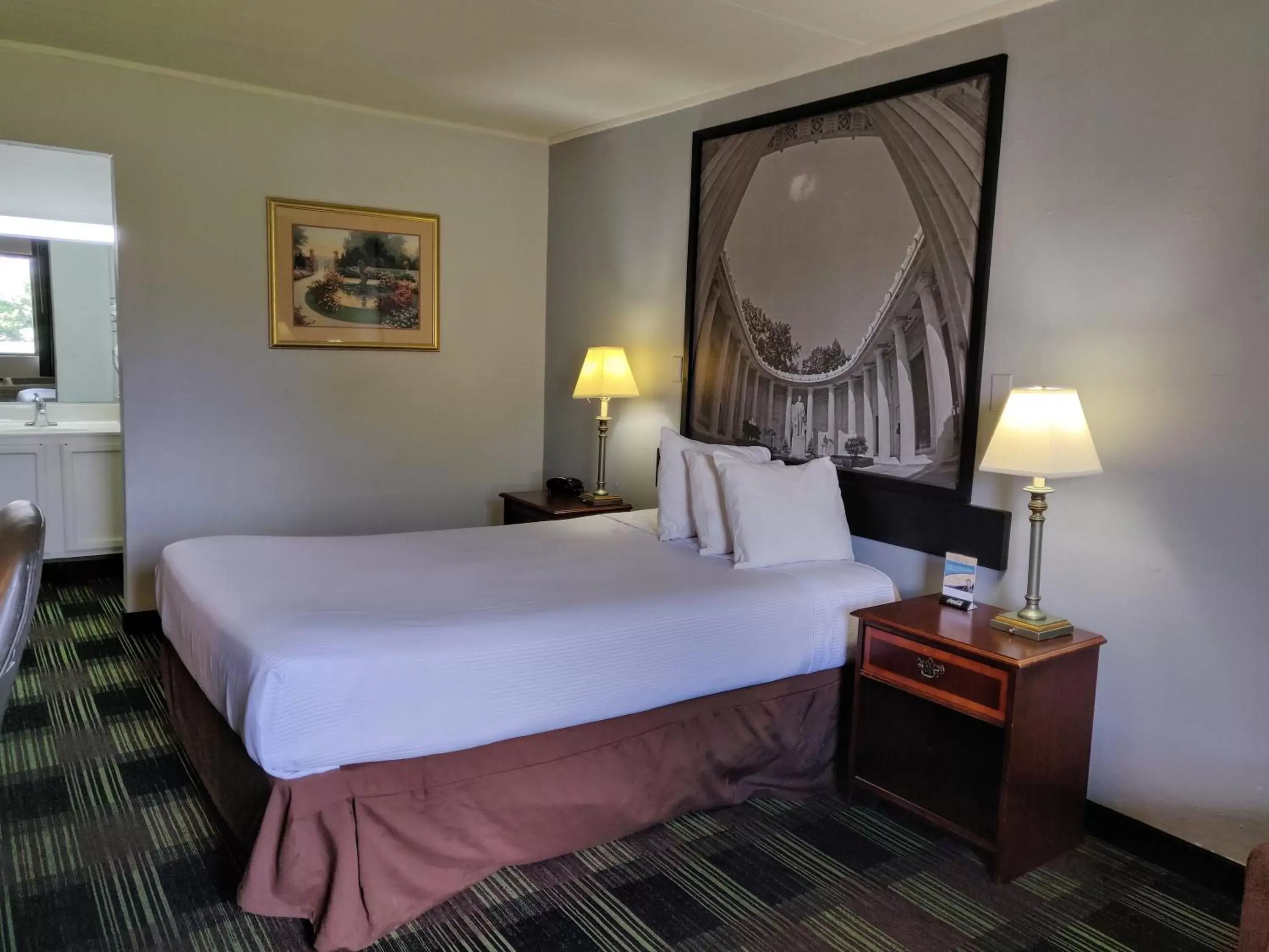 Bed in Sprucewood Inn Bed in Sprucewood Inn