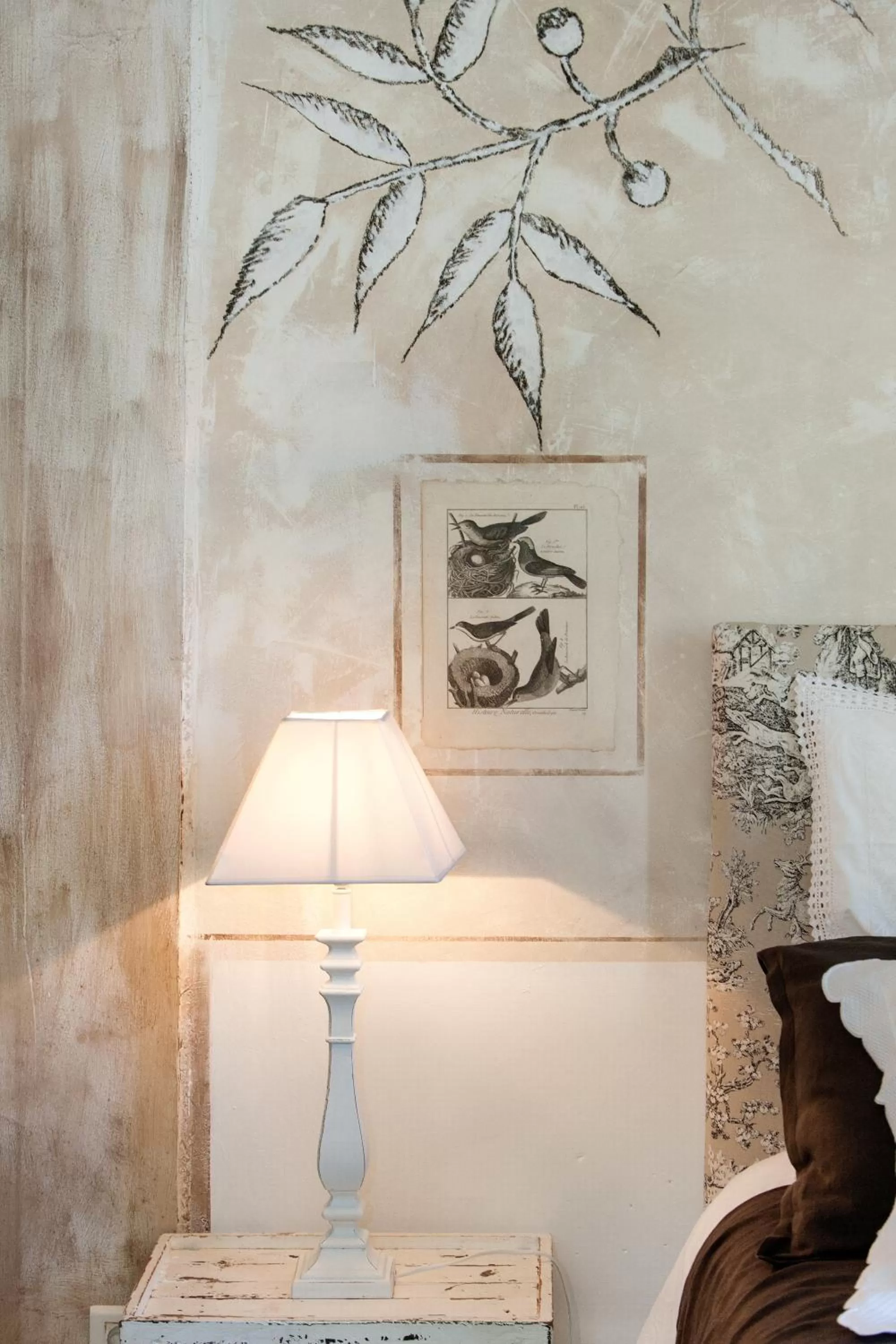 Decorative detail, Bed in Domaine Le Castelet