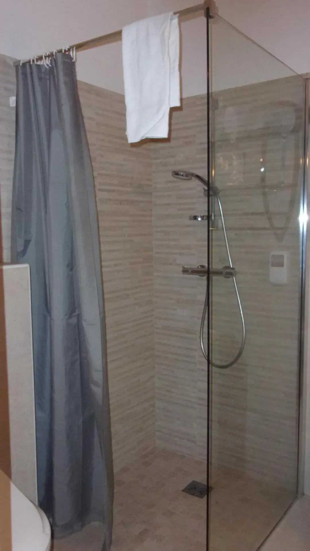 Shower, Bathroom in Atoll Hotel restaurant