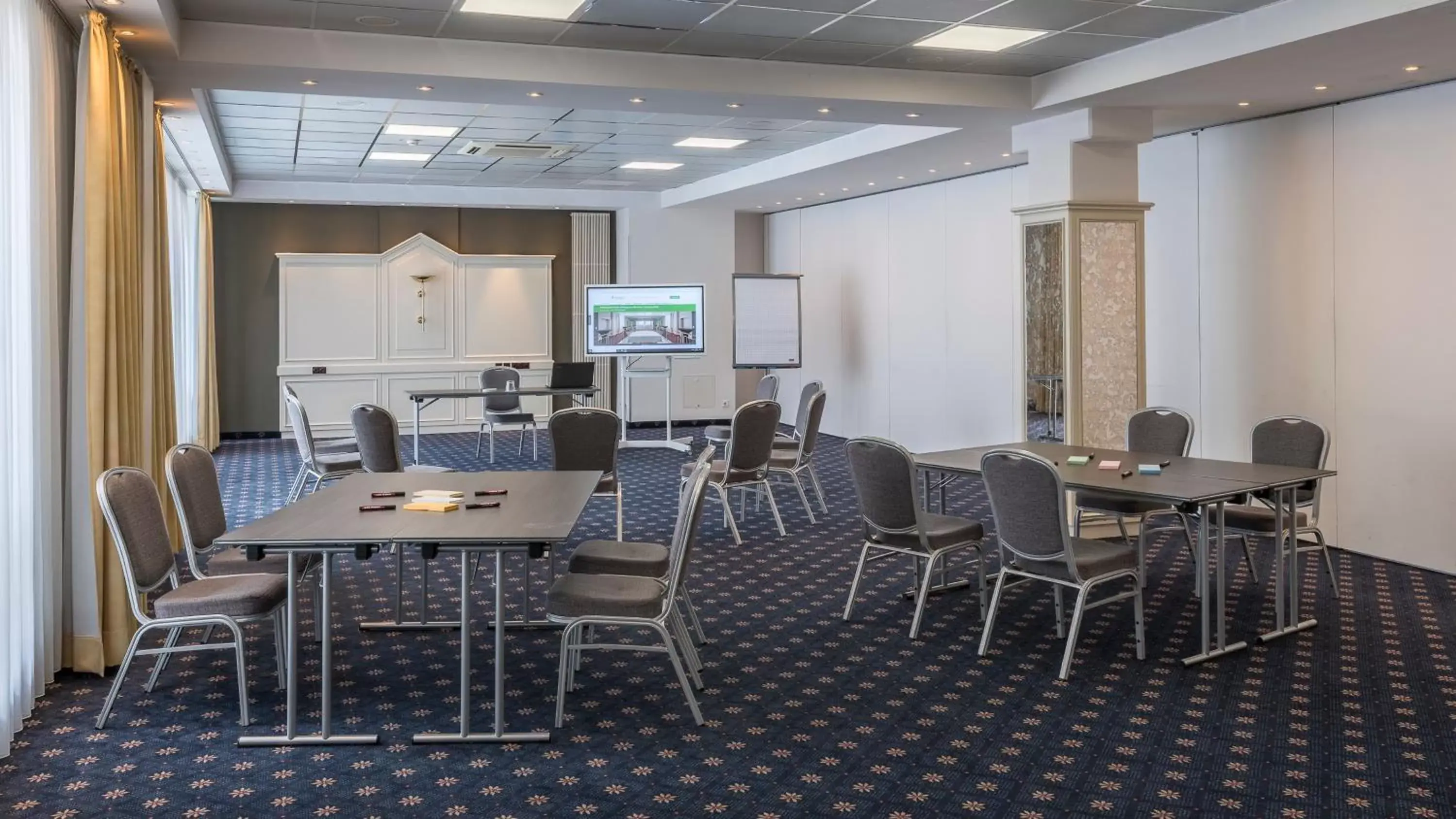 Meeting/conference room, Restaurant/Places to Eat in Holiday Inn Munich Unterhaching, an IHG Hotel