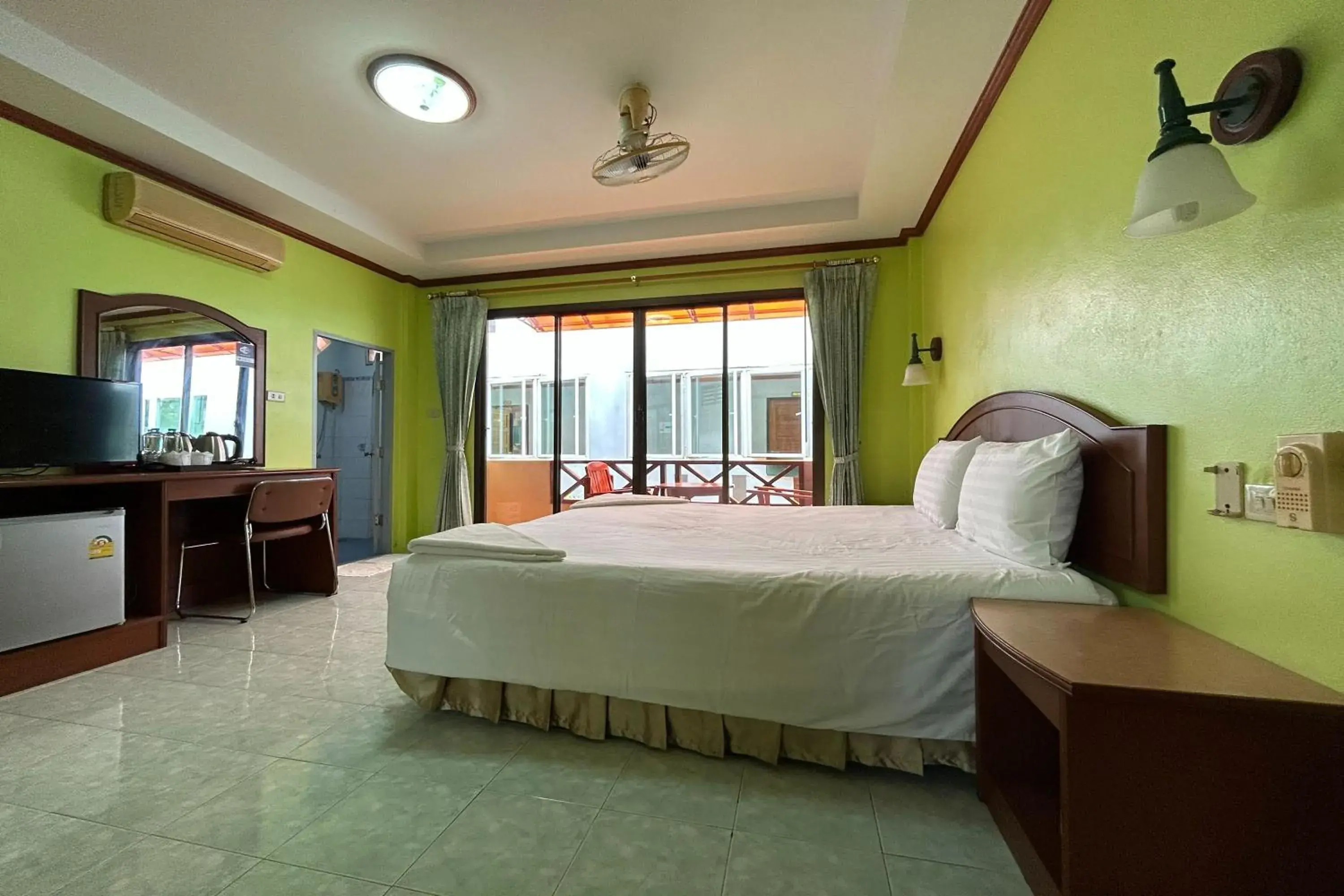 Bedroom, Bed in Me Mee Place & Tour Krabi