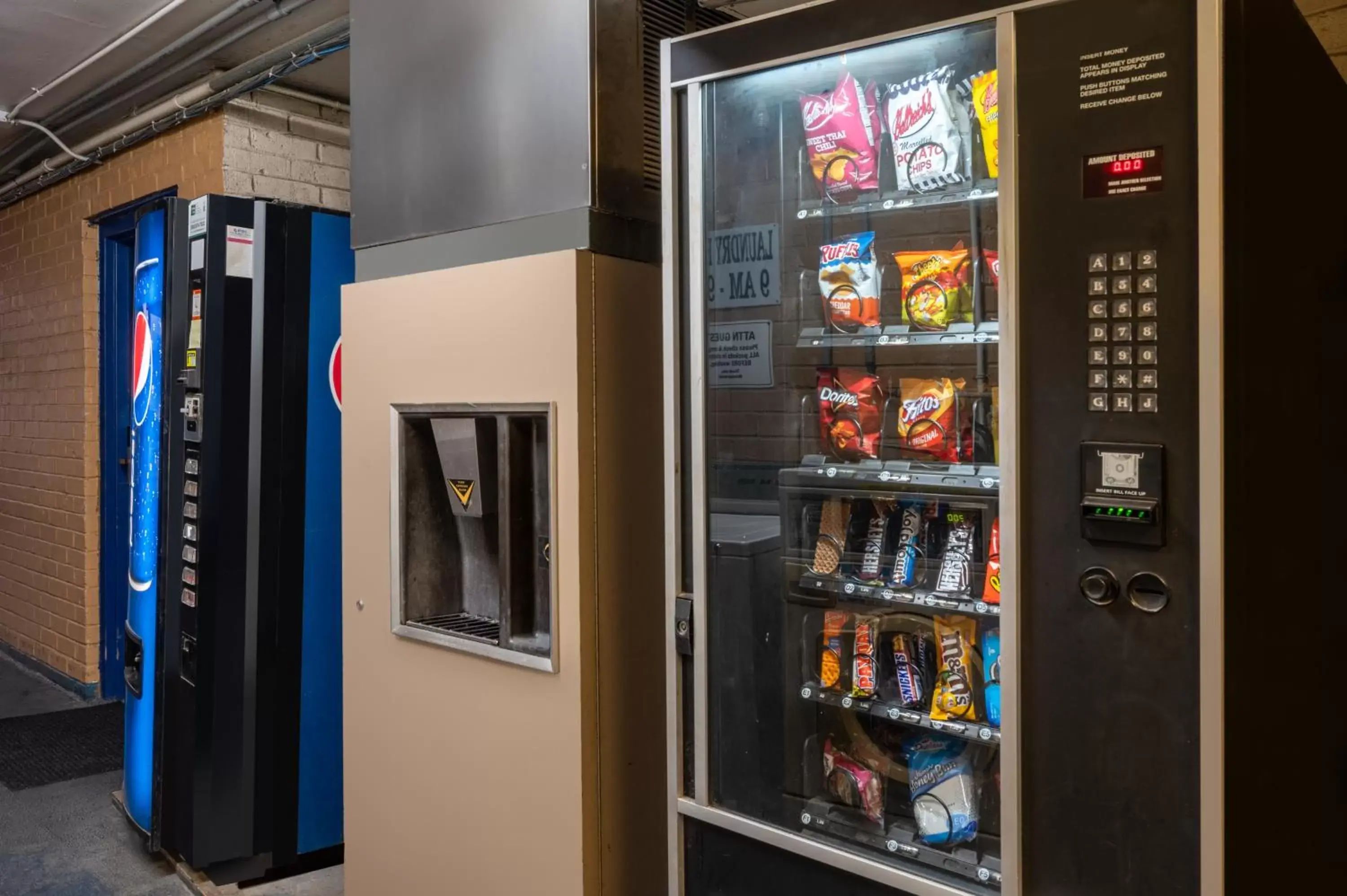 vending machine, Supermarket/Shops in Super 8 by Wyndham Perrysburg-Toledo