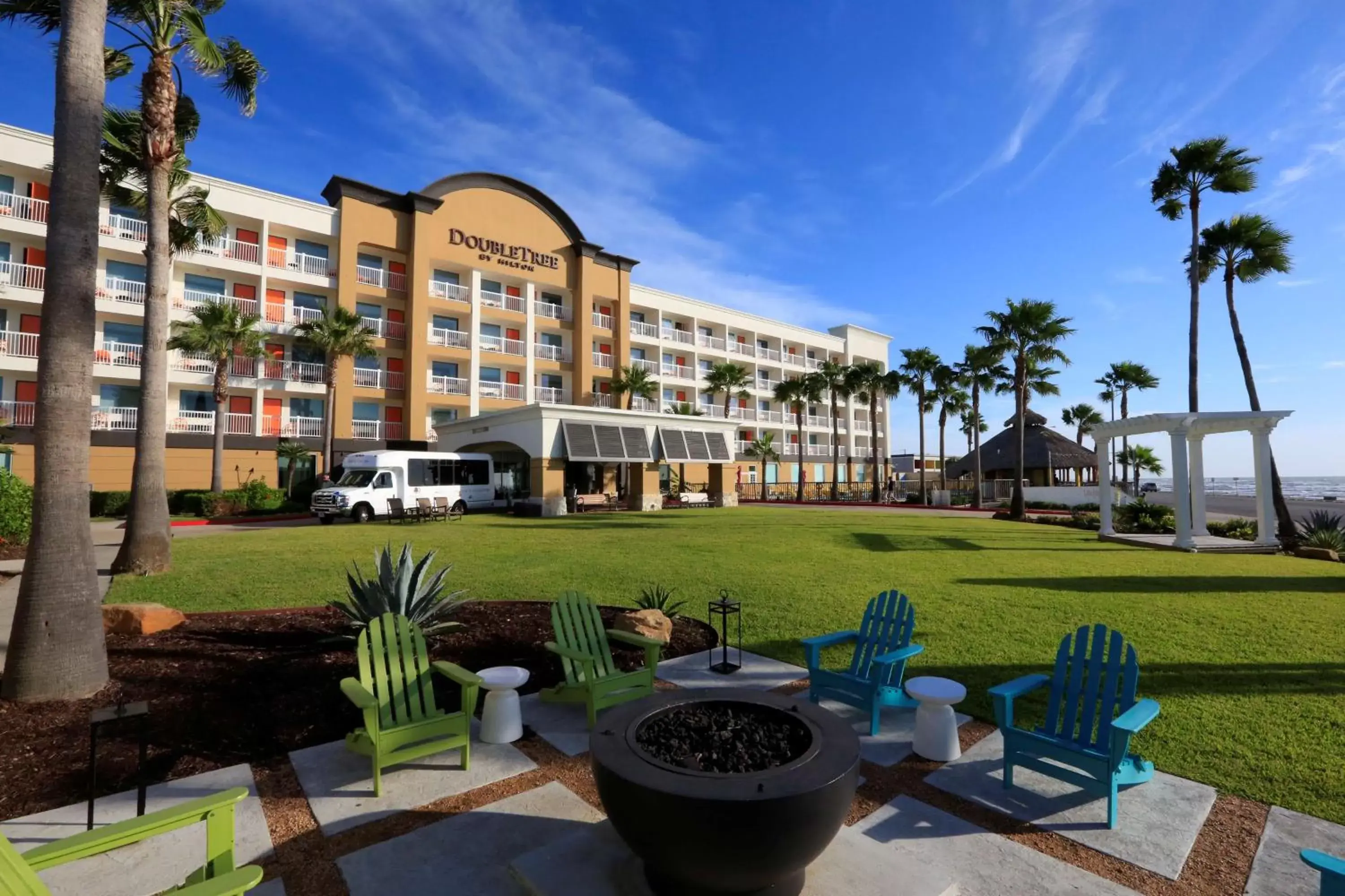 Property building in DoubleTree by Hilton Galveston Beach