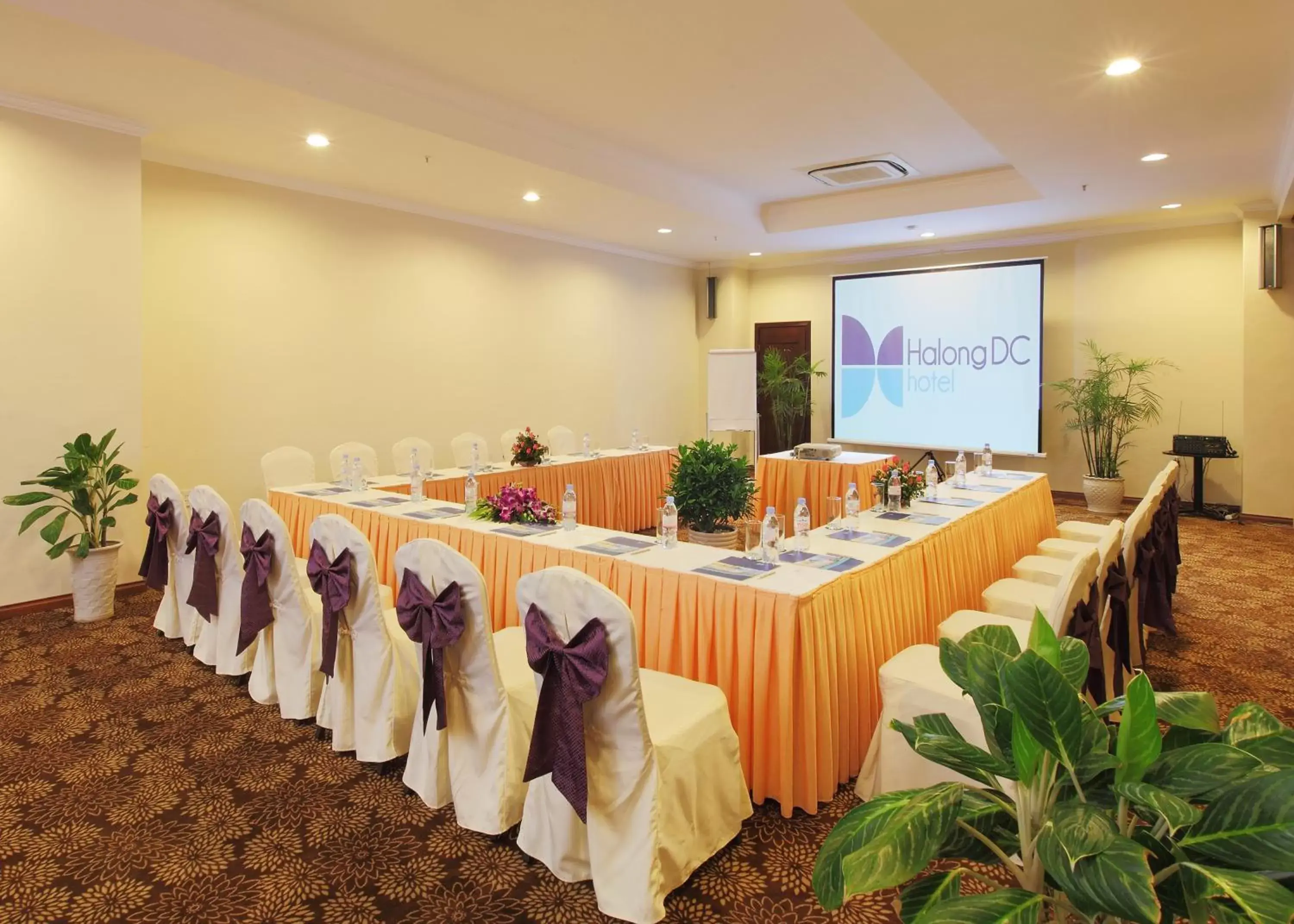 Business facilities, Business Area/Conference Room in Ha Long DC Hotel